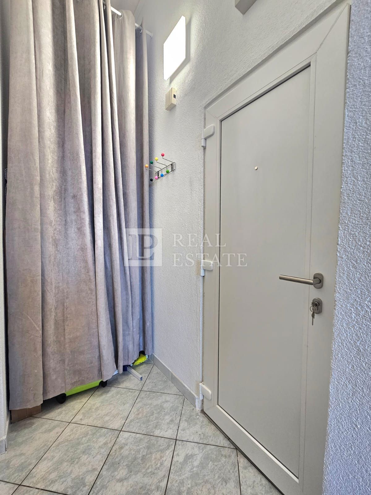 CRIKVENICA - EKSKLUZIVNA PRODAJA - čudovito opremljen apartma z odprtim pogledom na morje