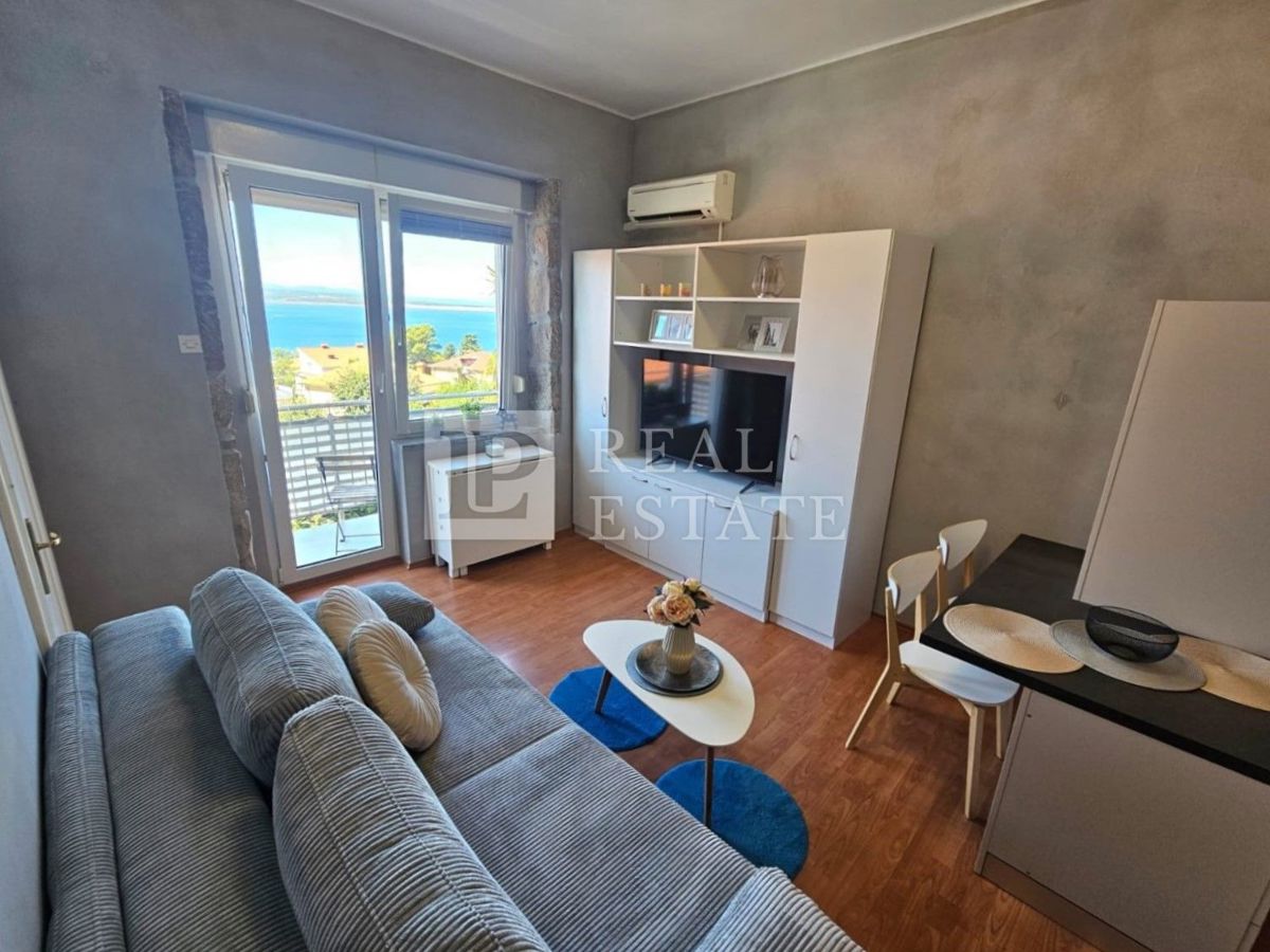 CRIKVENICA - EKSKLUZIVNA PRODAJA - čudovito opremljen apartma z odprtim pogledom na morje