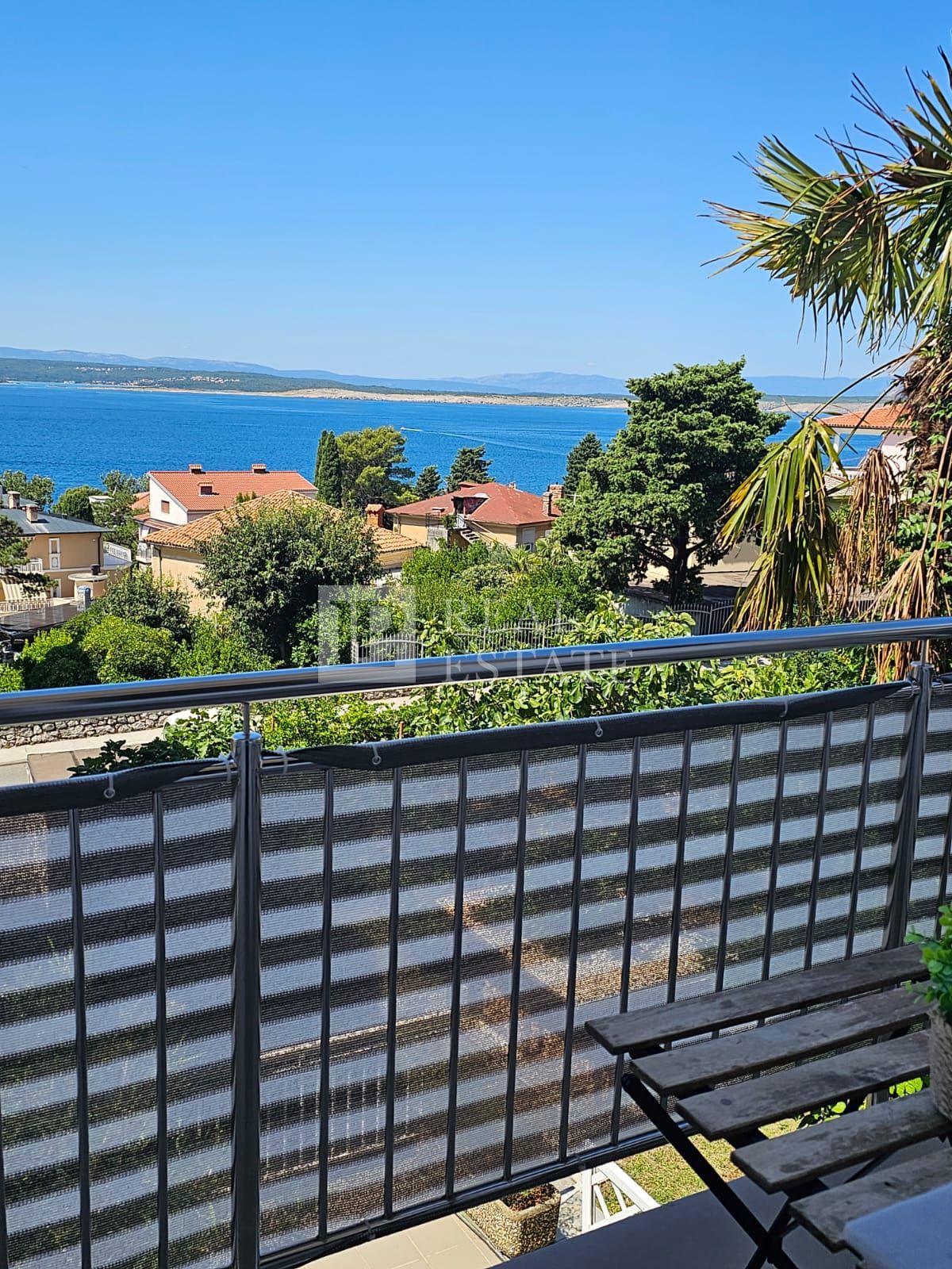CRIKVENICA - EKSKLUZIVNA PRODAJA - čudovito opremljen apartma z odprtim pogledom na morje