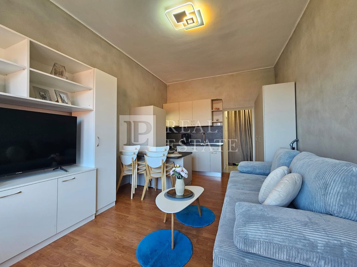 CRIKVENICA - EKSKLUZIVNA PRODAJA - čudovito opremljen apartma z odprtim pogledom na morje