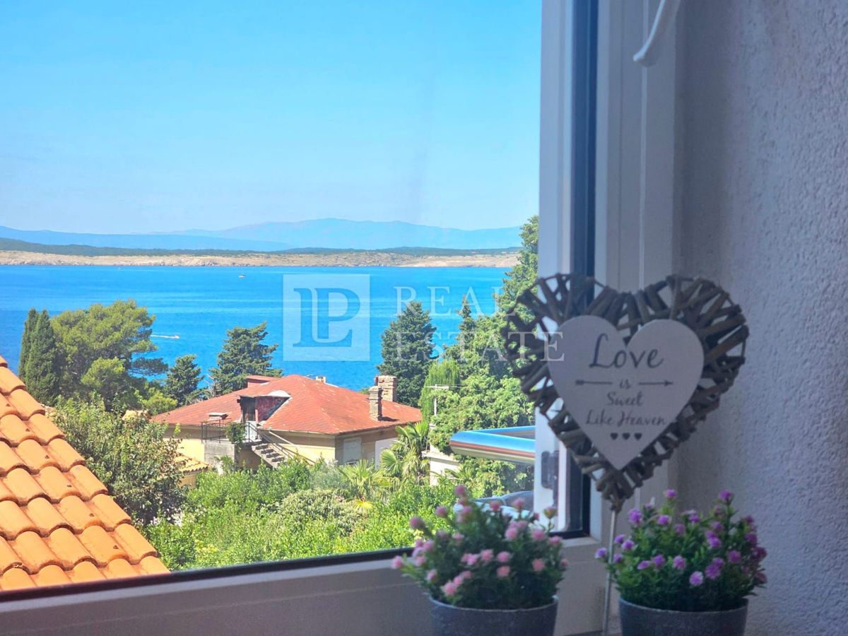 CRIKVENICA - EKSKLUZIVNA PRODAJA - čudovito opremljen apartma z odprtim pogledom na morje