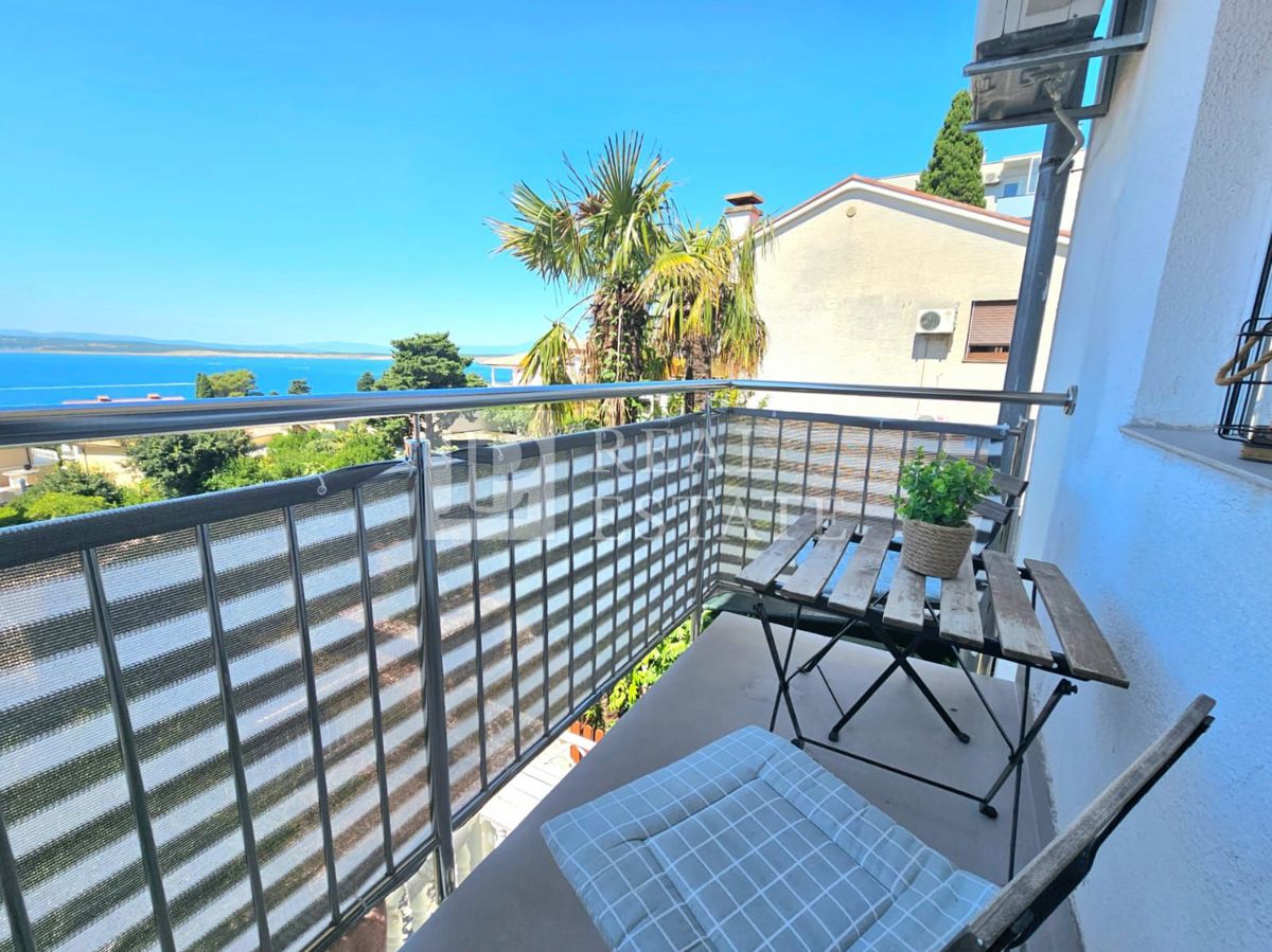 CRIKVENICA - EKSKLUZIVNA PRODAJA - čudovito opremljen apartma z odprtim pogledom na morje