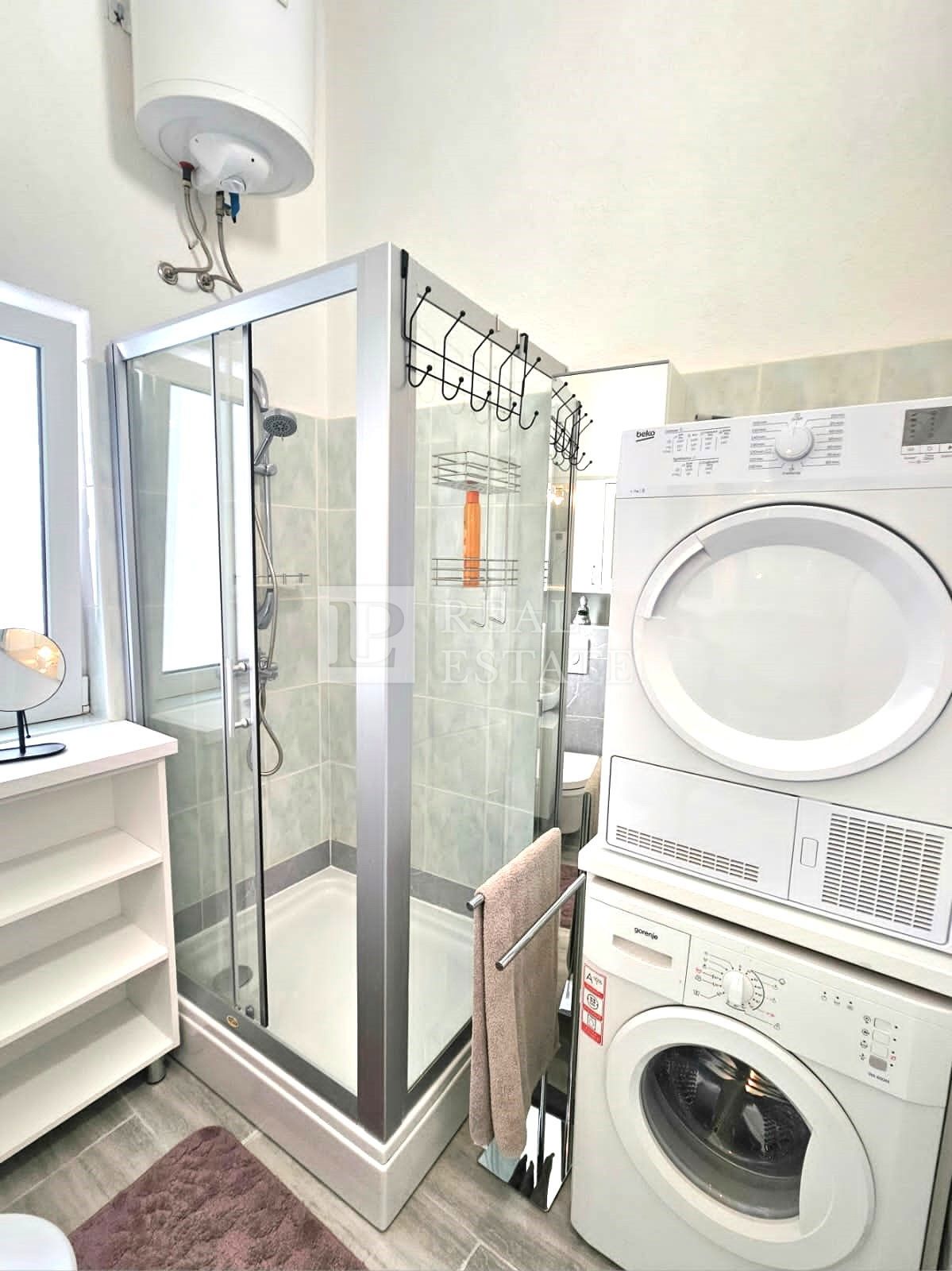 CRIKVENICA - EKSKLUZIVNA PRODAJA - čudovito opremljen apartma z odprtim pogledom na morje