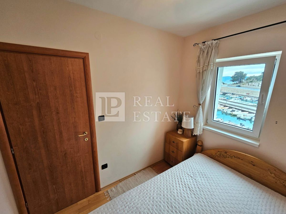 NOVI VINODOLSKI - 2-sobno stanovanje na fantastični lokaciji