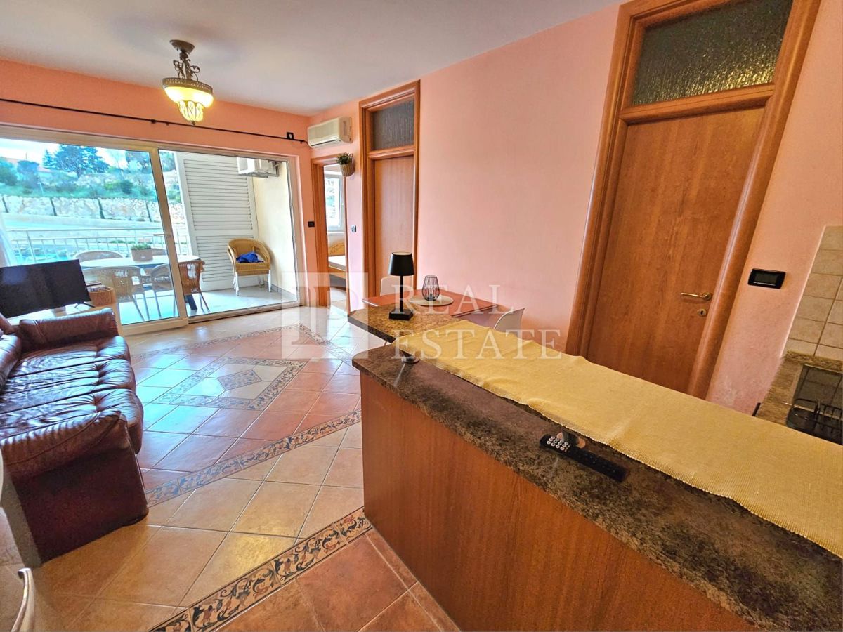 NOVI VINODOLSKI - 2-sobno stanovanje na fantastični lokaciji