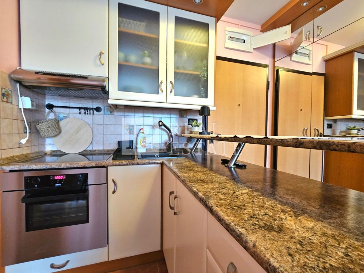 NOVI VINODOLSKI - 2-sobno stanovanje na fantastični lokaciji