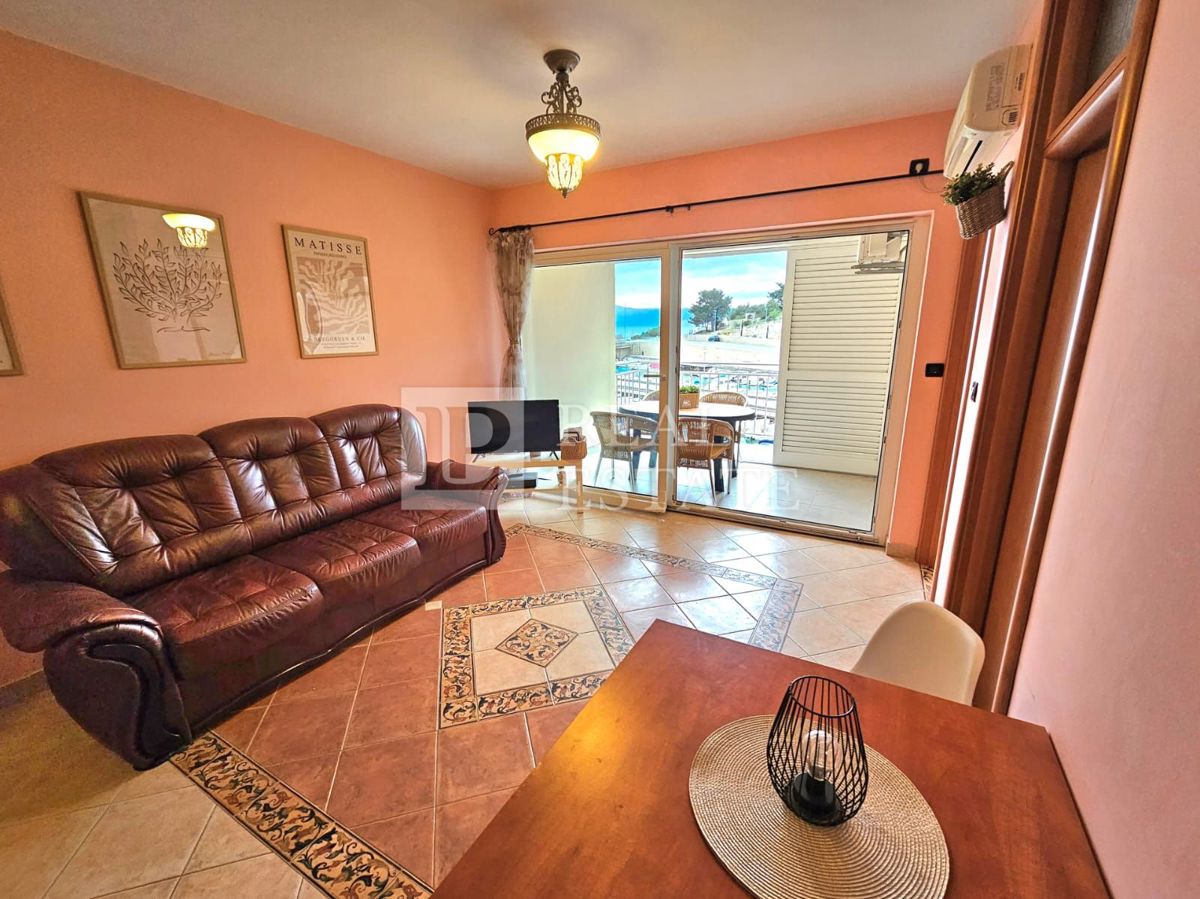 NOVI VINODOLSKI - 2-sobno stanovanje na fantastični lokaciji