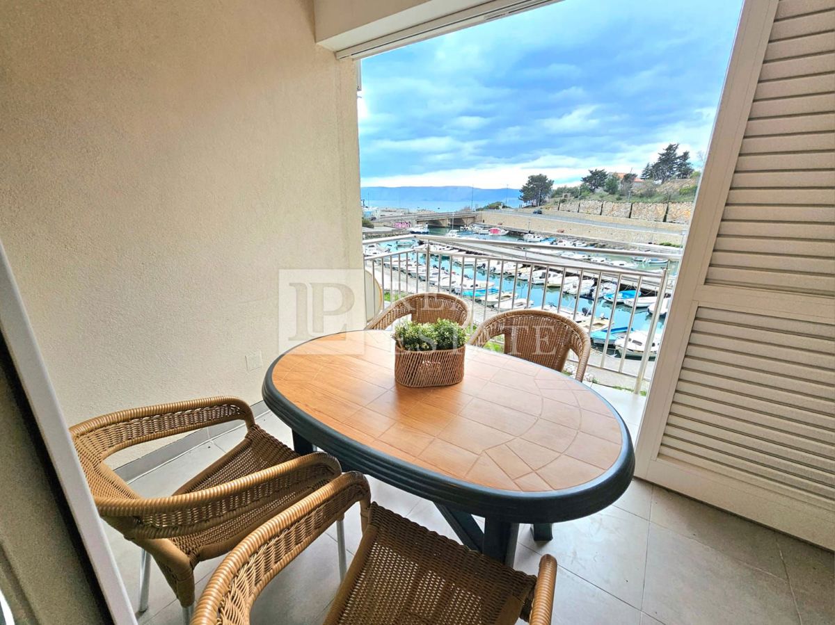 NOVI VINODOLSKI - 2-sobno stanovanje na fantastični lokaciji