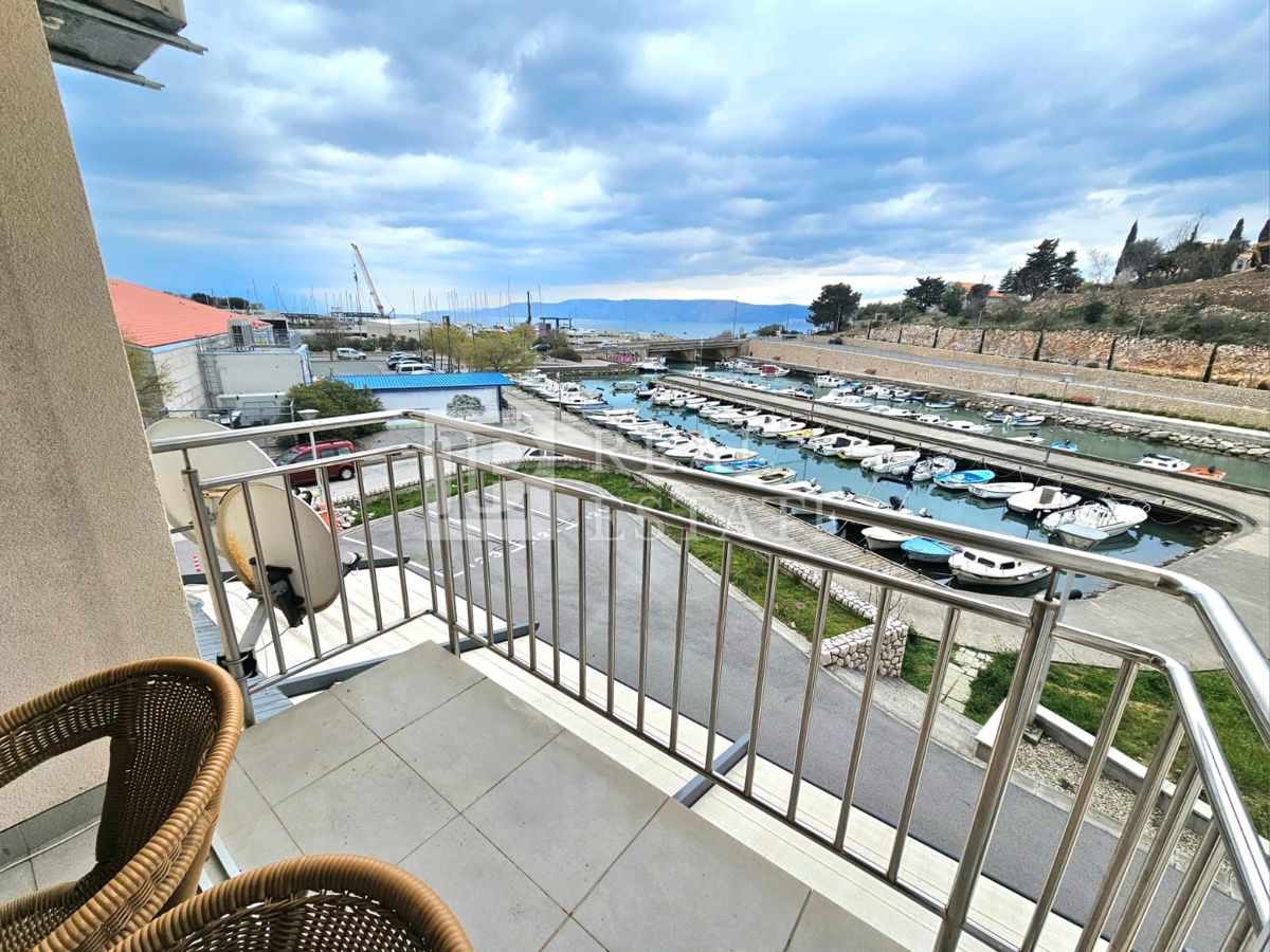 NOVI VINODOLSKI - 2-sobno stanovanje na fantastični lokaciji