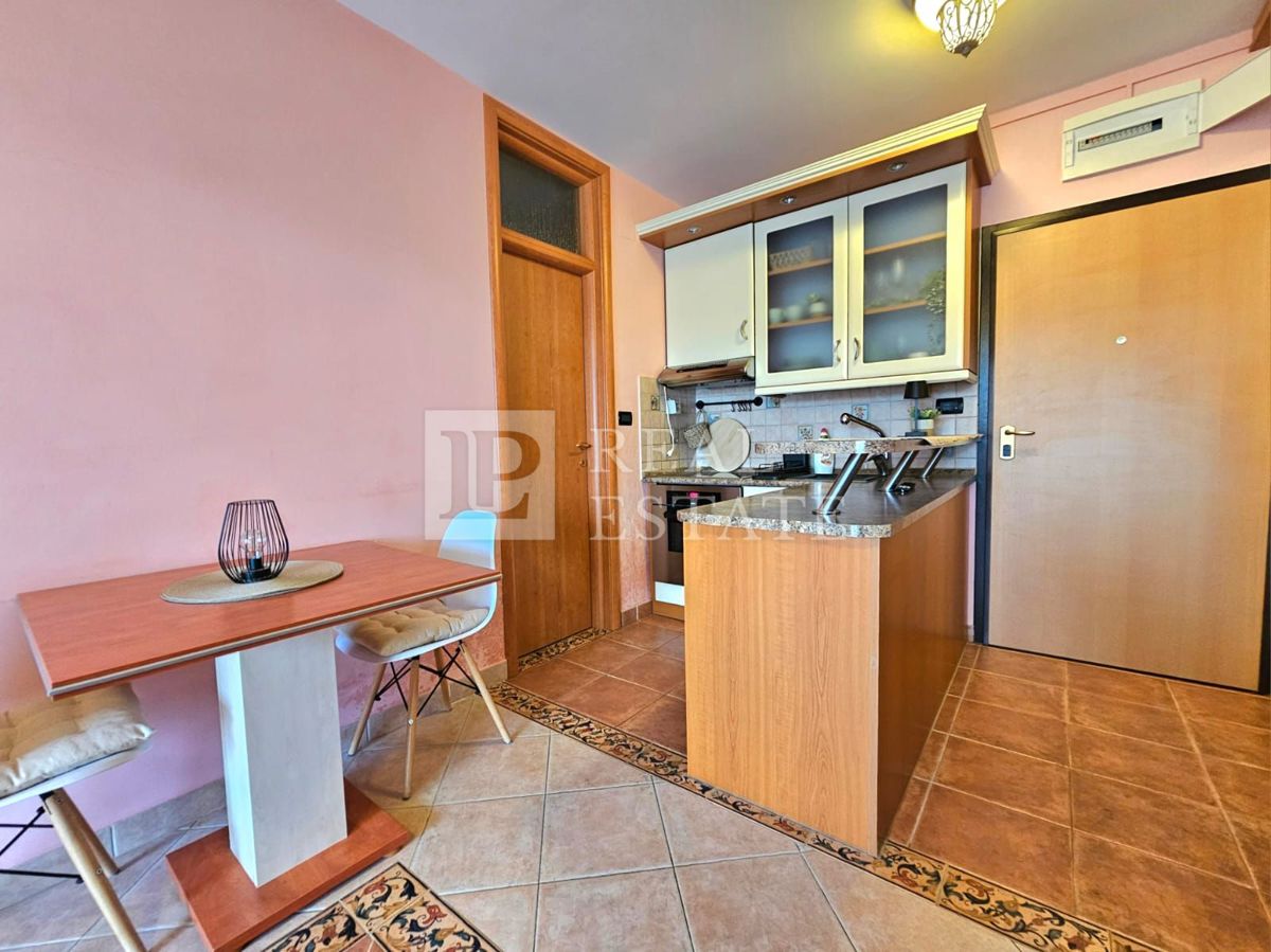 NOVI VINODOLSKI - 2-sobno stanovanje na fantastični lokaciji