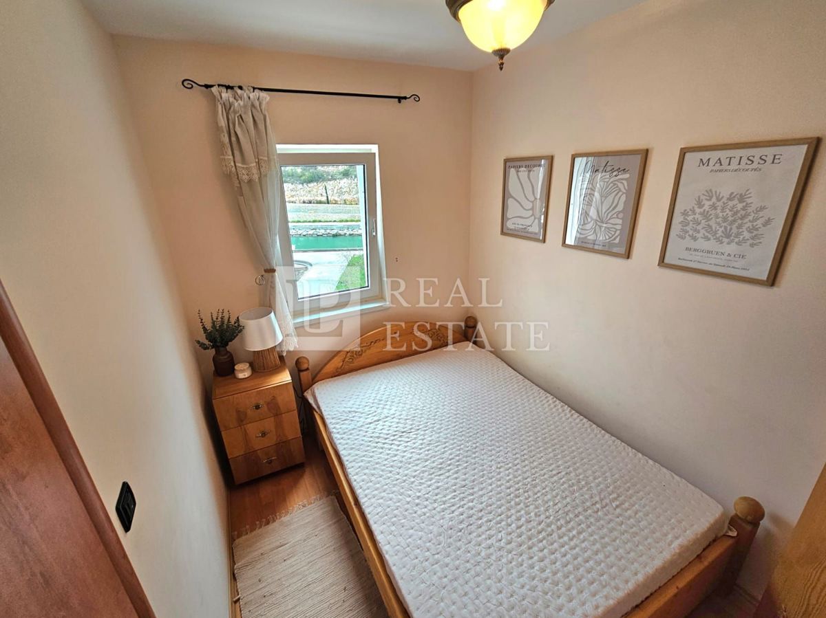 NOVI VINODOLSKI - 2-sobno stanovanje na fantastični lokaciji