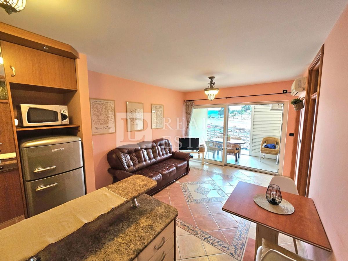 NOVI VINODOLSKI - 2-sobno stanovanje na fantastični lokaciji