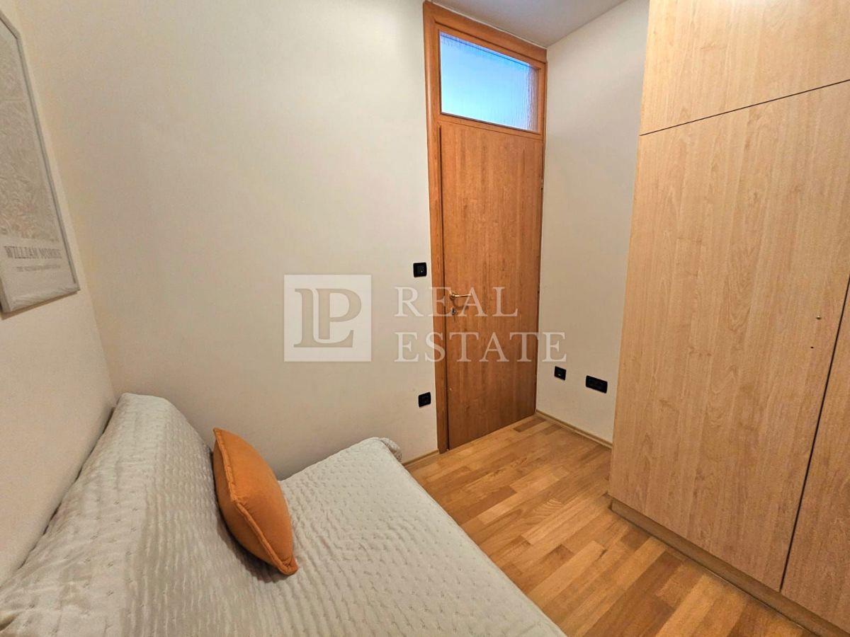 NOVI VINODOLSKI - 2-sobno stanovanje na fantastični lokaciji