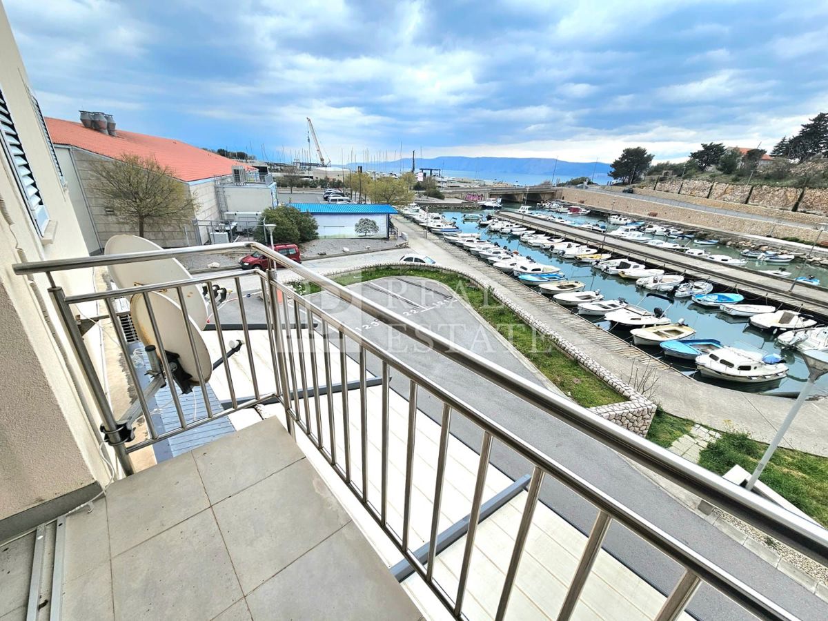 NOVI VINODOLSKI - 2-sobno stanovanje na fantastični lokaciji