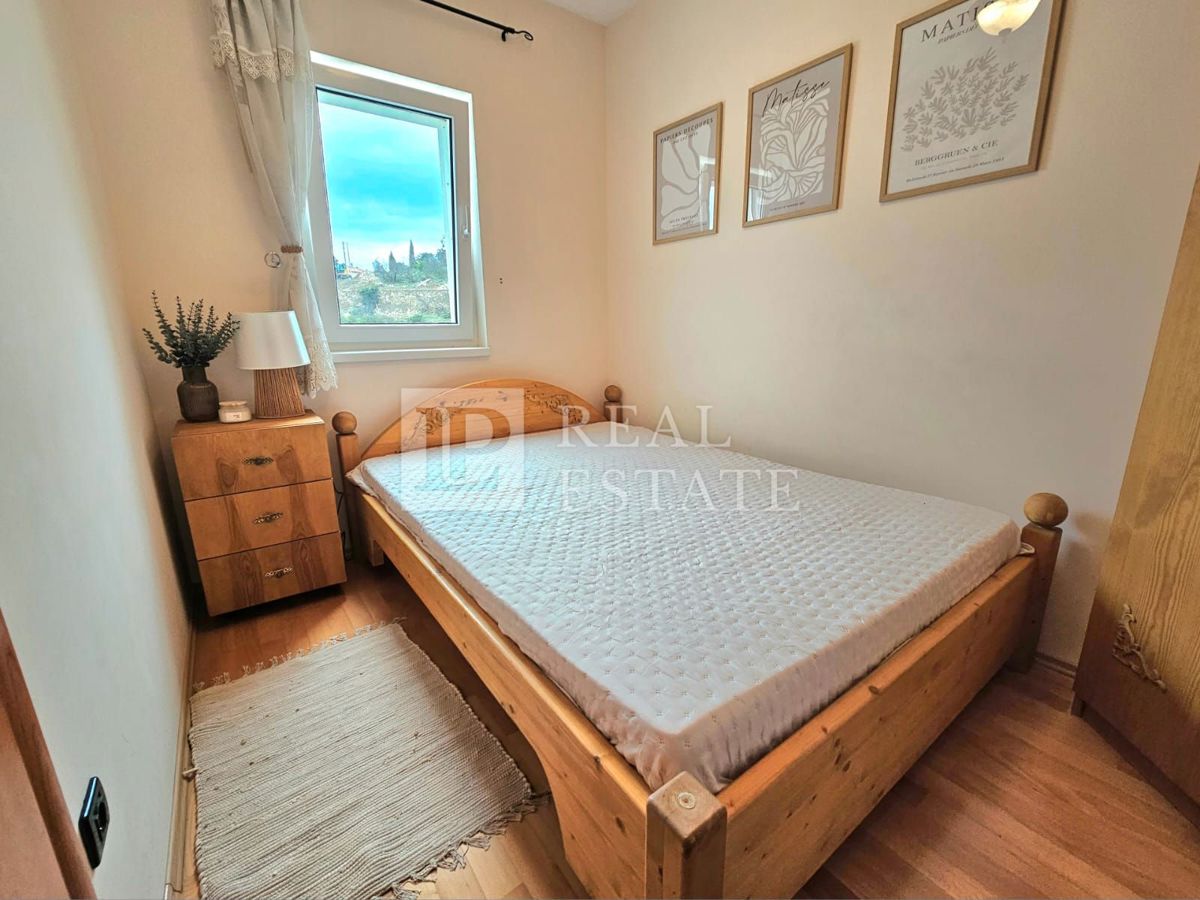 NOVI VINODOLSKI - 2-sobno stanovanje na fantastični lokaciji