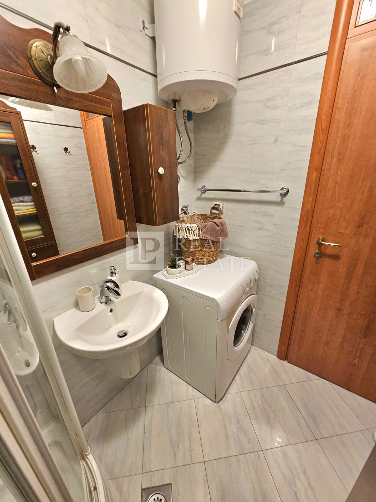 NOVI VINODOLSKI - 2-sobno stanovanje na fantastični lokaciji