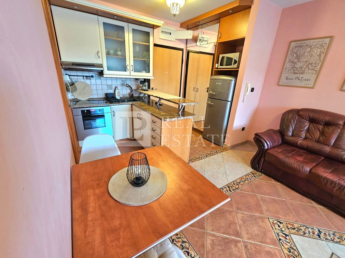 NOVI VINODOLSKI - 2-sobno stanovanje na fantastični lokaciji