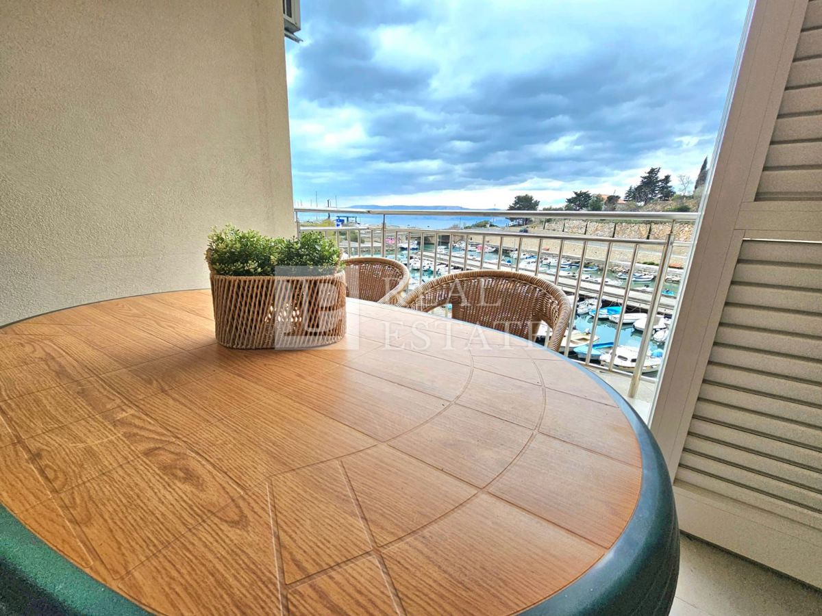 NOVI VINODOLSKI - 2-sobno stanovanje na fantastični lokaciji