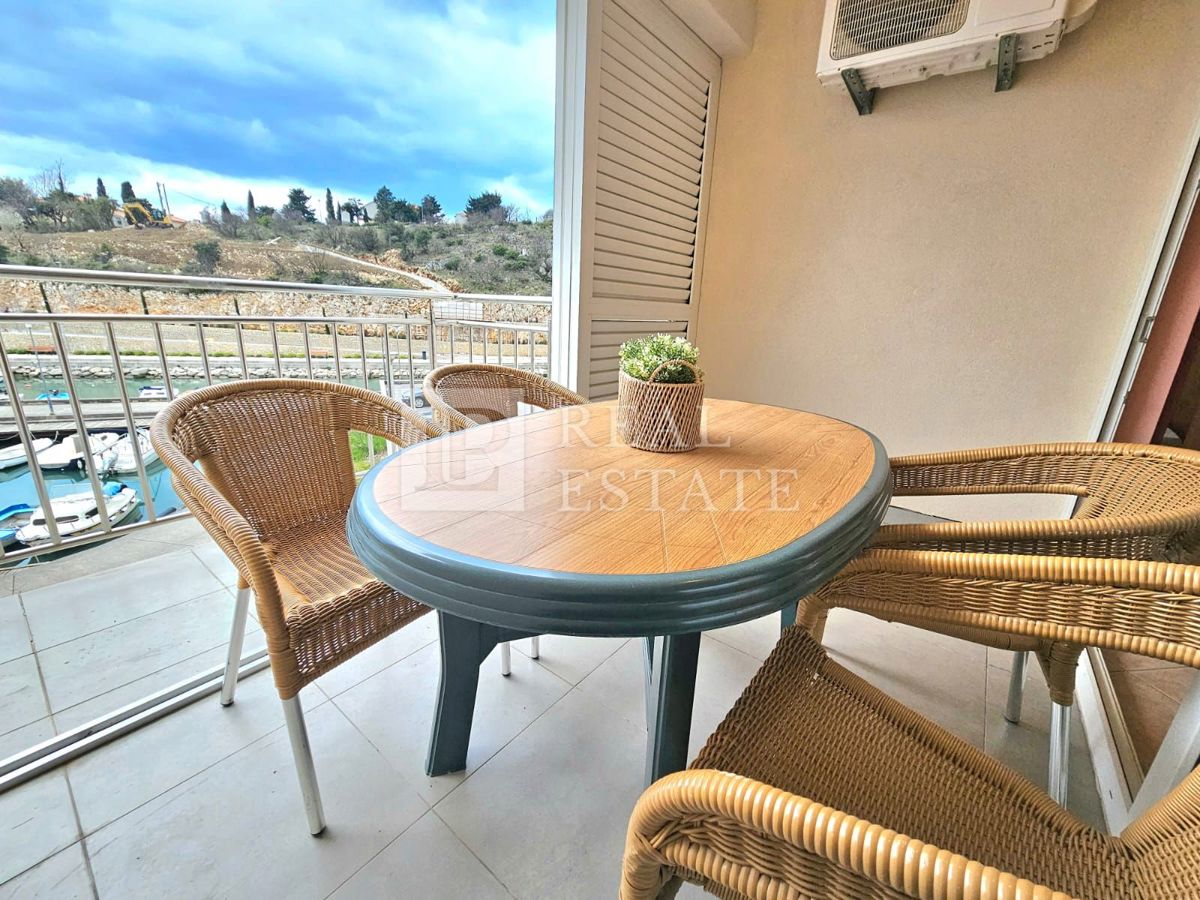 NOVI VINODOLSKI - 2-sobno stanovanje na fantastični lokaciji