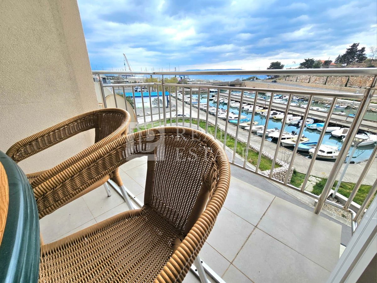 NOVI VINODOLSKI - 2-sobno stanovanje na fantastični lokaciji