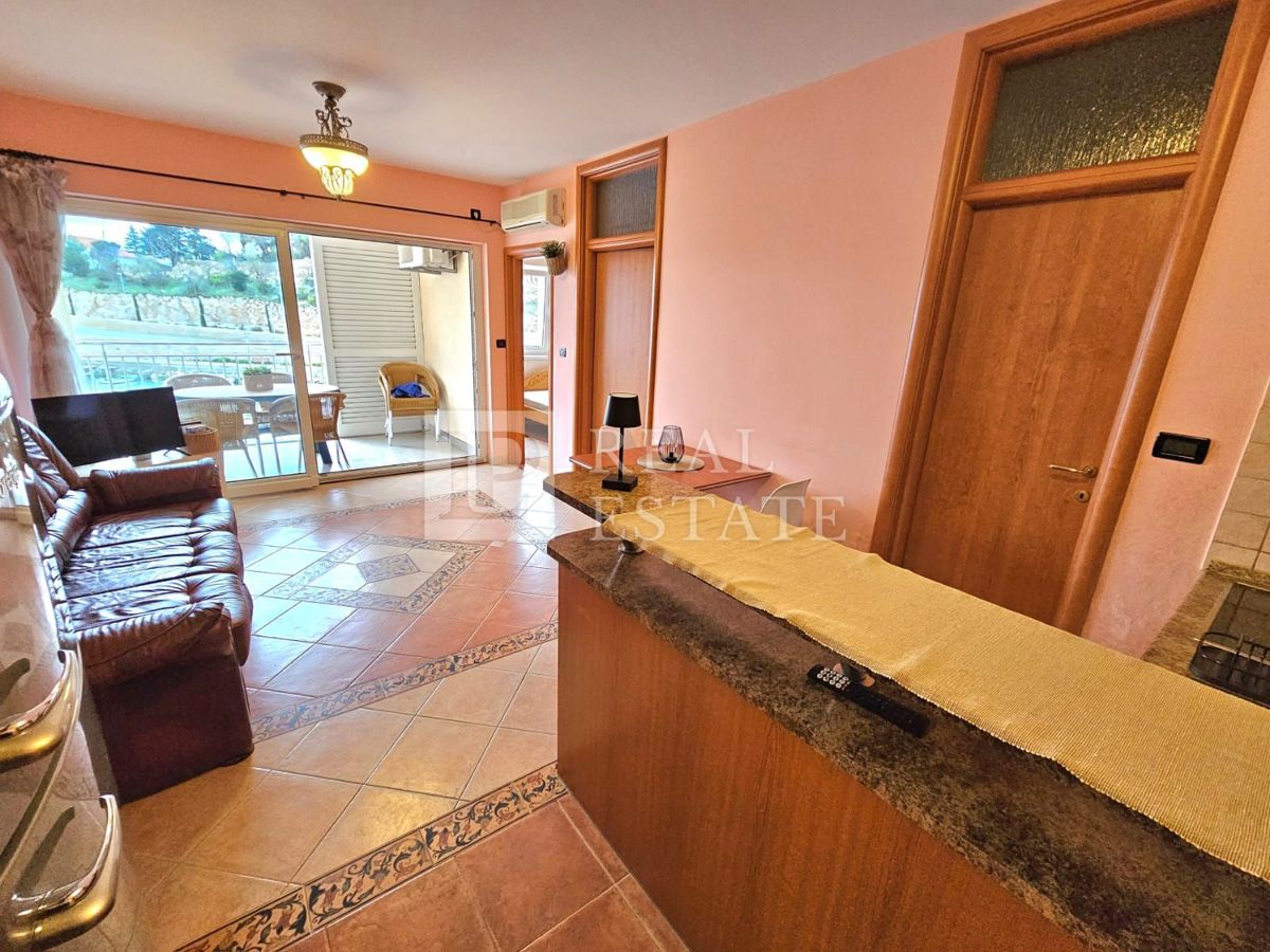 NOVI VINODOLSKI - 2-sobno stanovanje na fantastični lokaciji