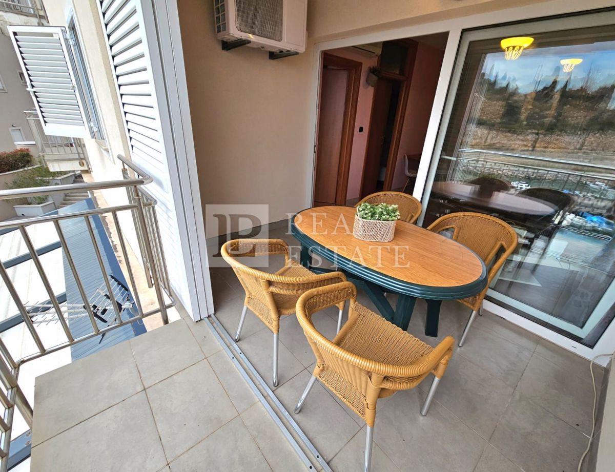 NOVI VINODOLSKI - 2-sobno stanovanje na fantastični lokaciji