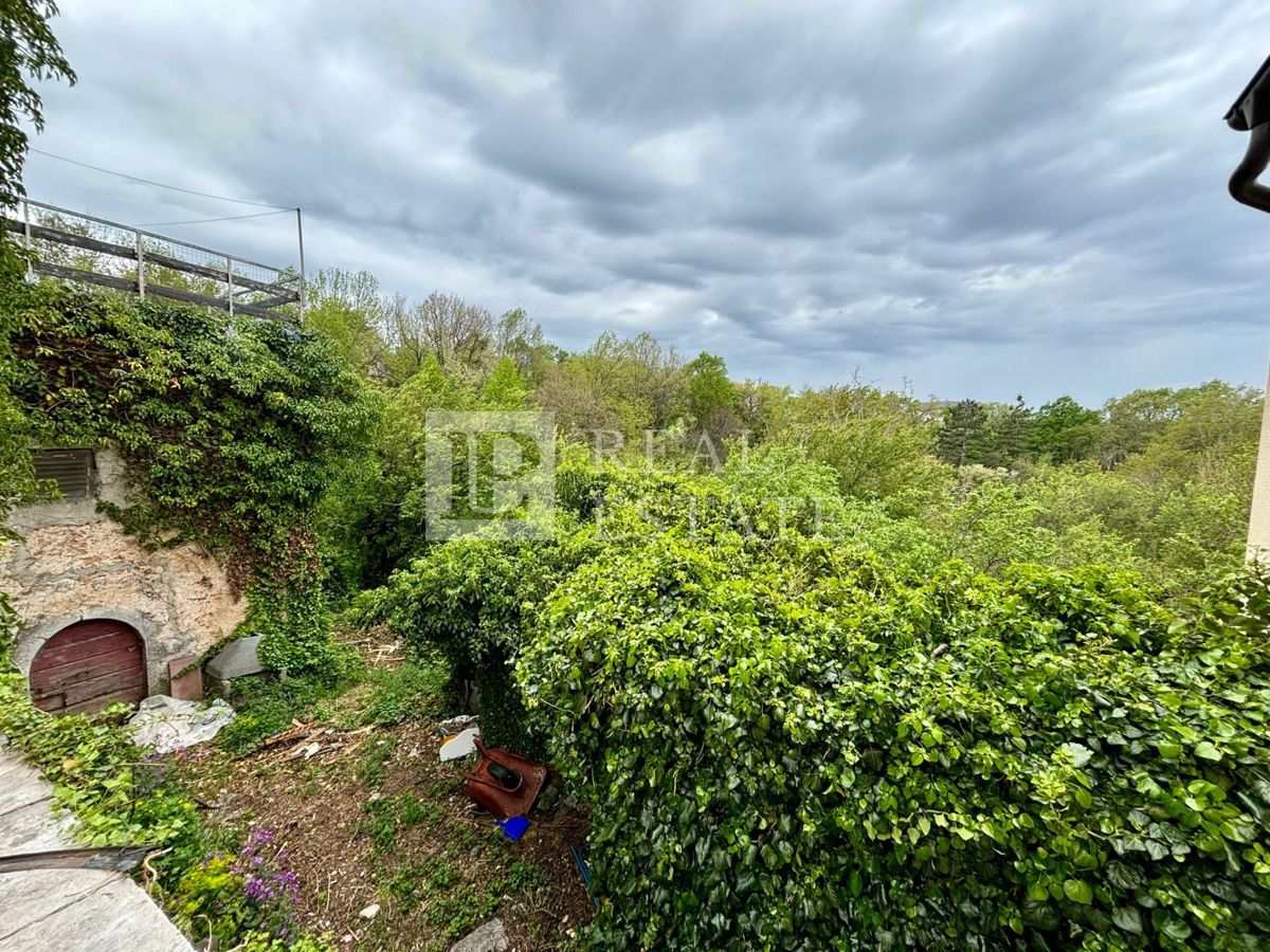 HRELJIN – samostojna kamnita hiša v centru mesta s pogledom na Kvarner