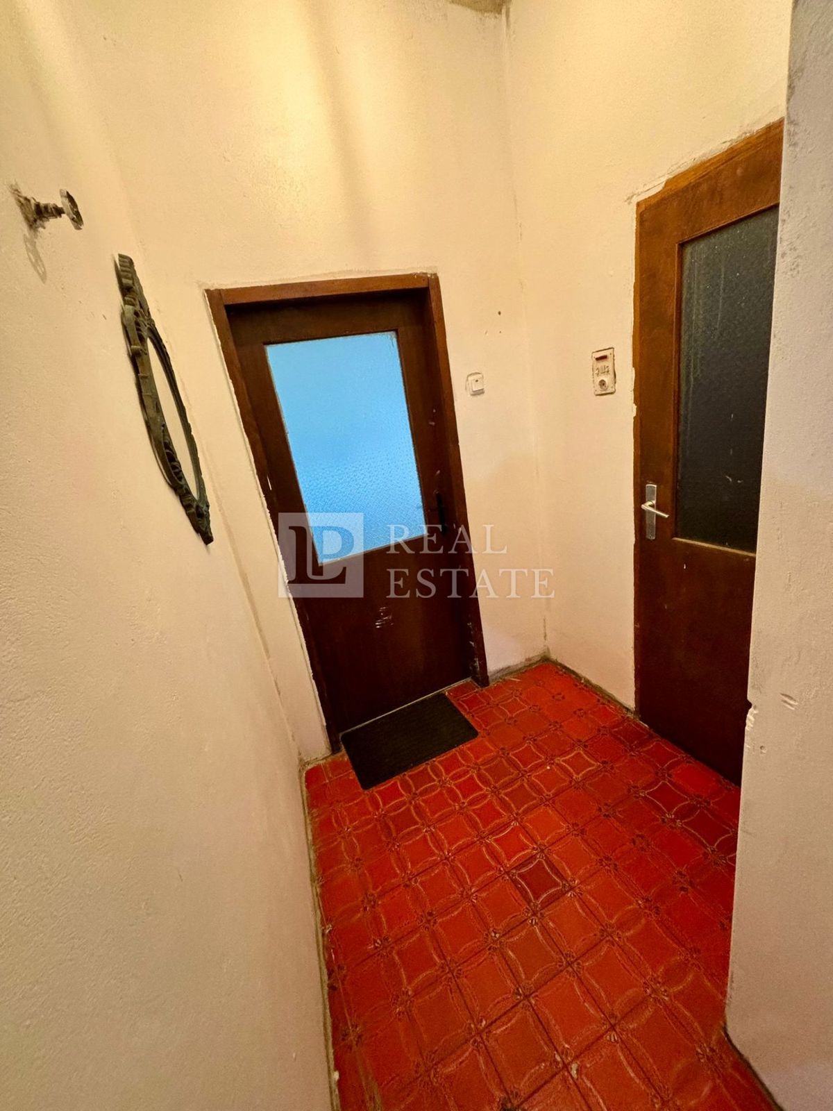 HRELJIN – samostojna kamnita hiša v centru mesta s pogledom na Kvarner