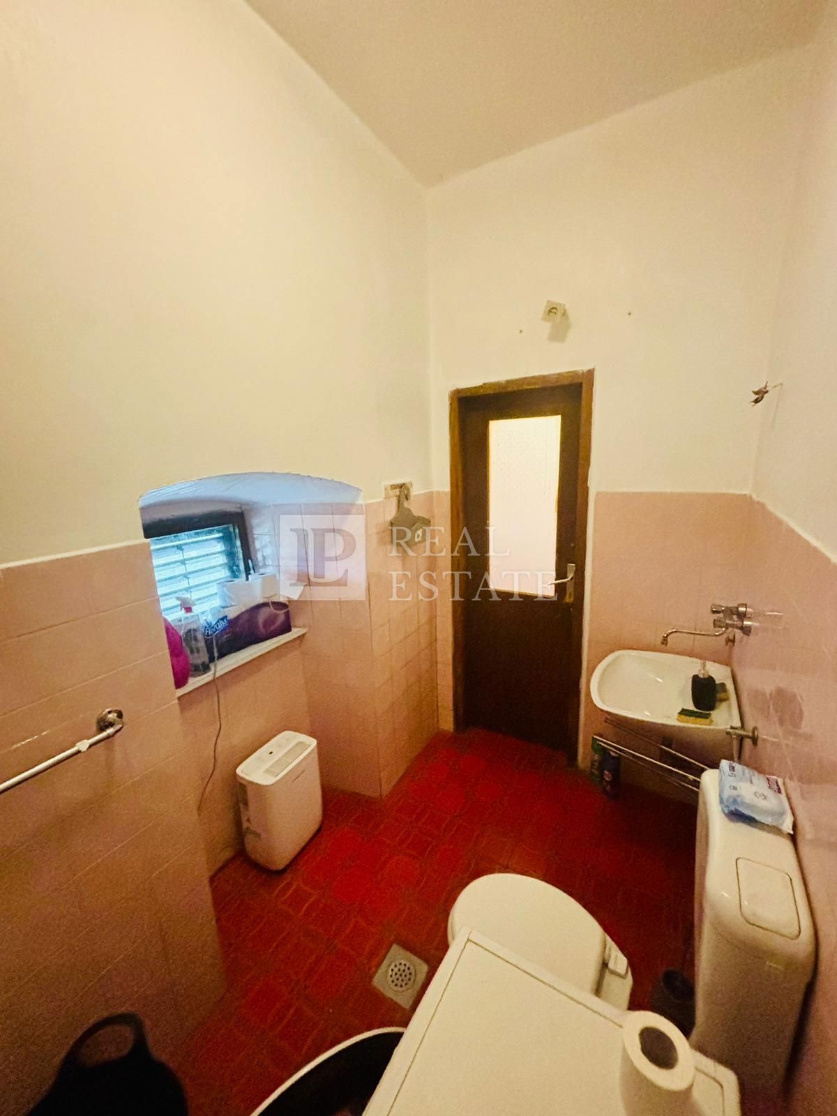 HRELJIN – samostojna kamnita hiša v centru mesta s pogledom na Kvarner