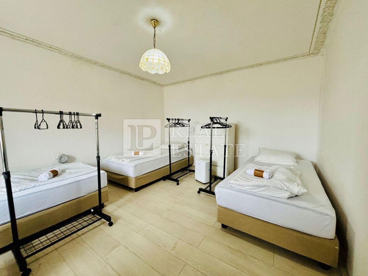 HRELJIN – samostojna kamnita hiša v centru mesta s pogledom na Kvarner