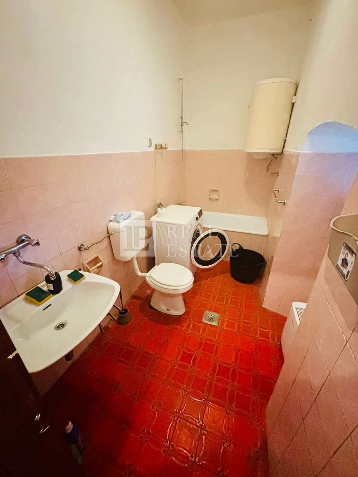 HRELJIN – samostojna kamnita hiša v centru mesta s pogledom na Kvarner