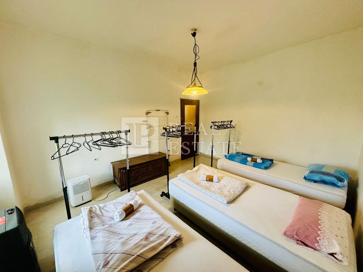 HRELJIN – samostojna kamnita hiša v centru mesta s pogledom na Kvarner