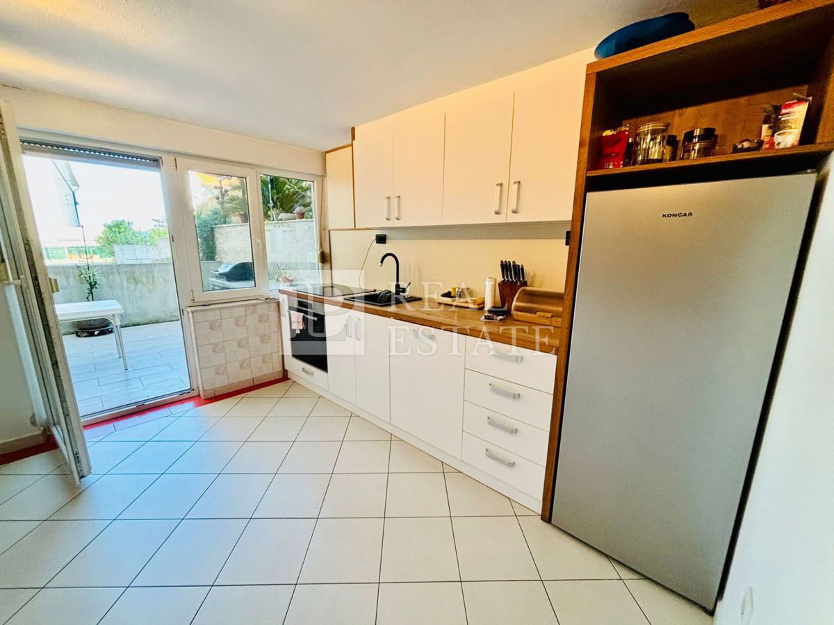 JADRANOVO - trisobno stanovanje s čudovito teraso