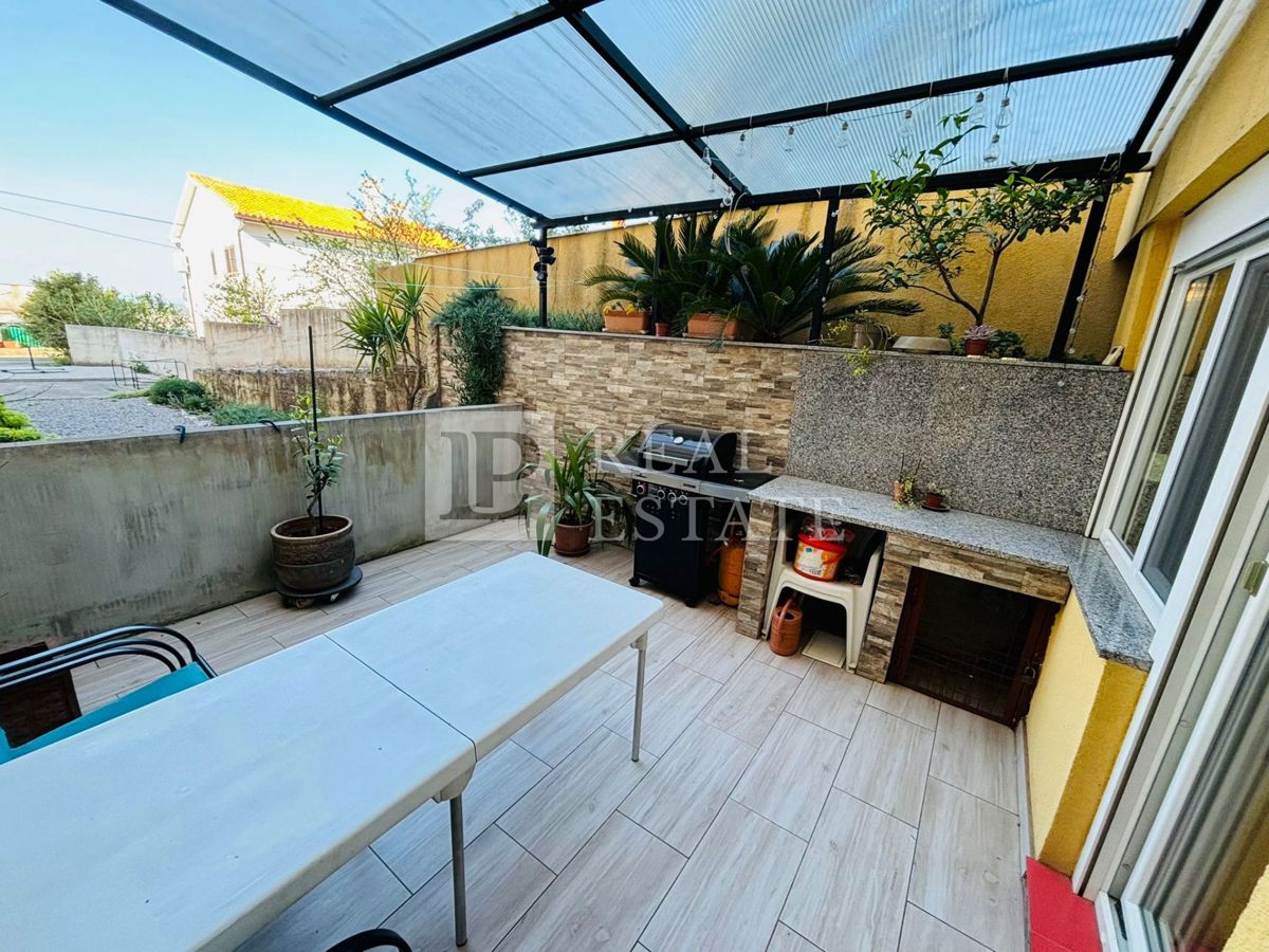 JADRANOVO - trisobno stanovanje s čudovito teraso