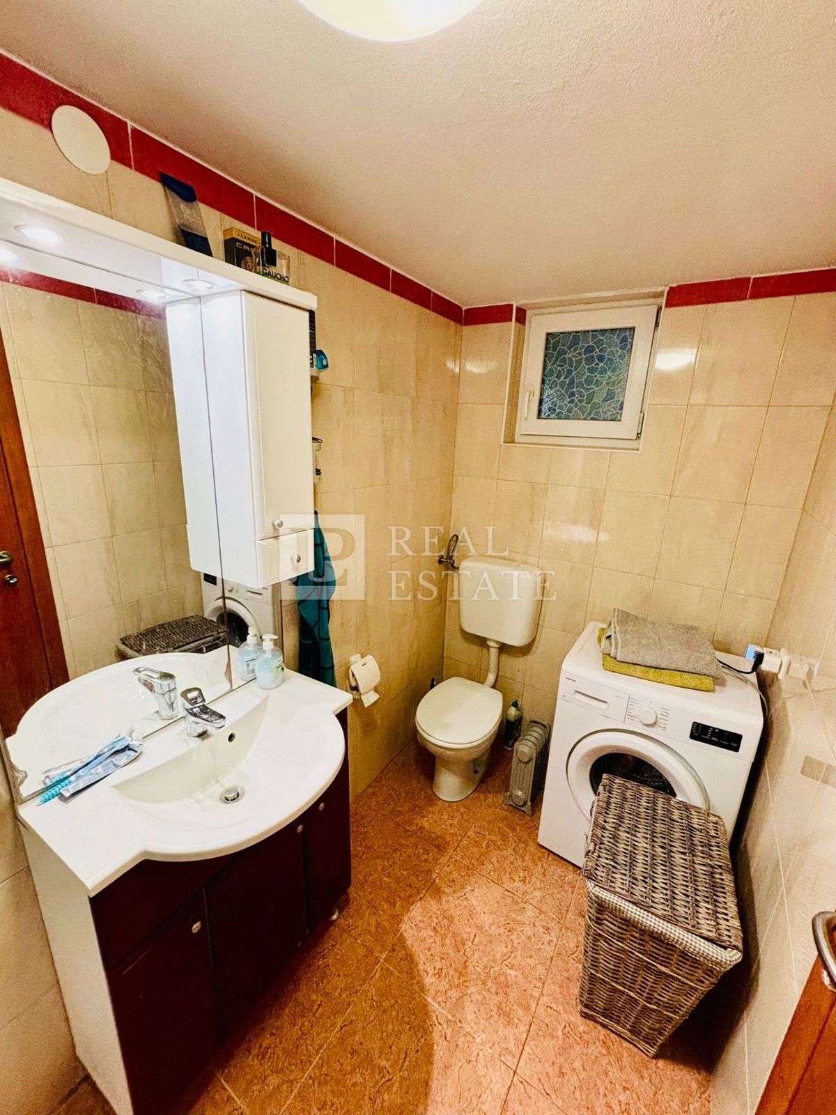 JADRANOVO - trisobno stanovanje s čudovito teraso