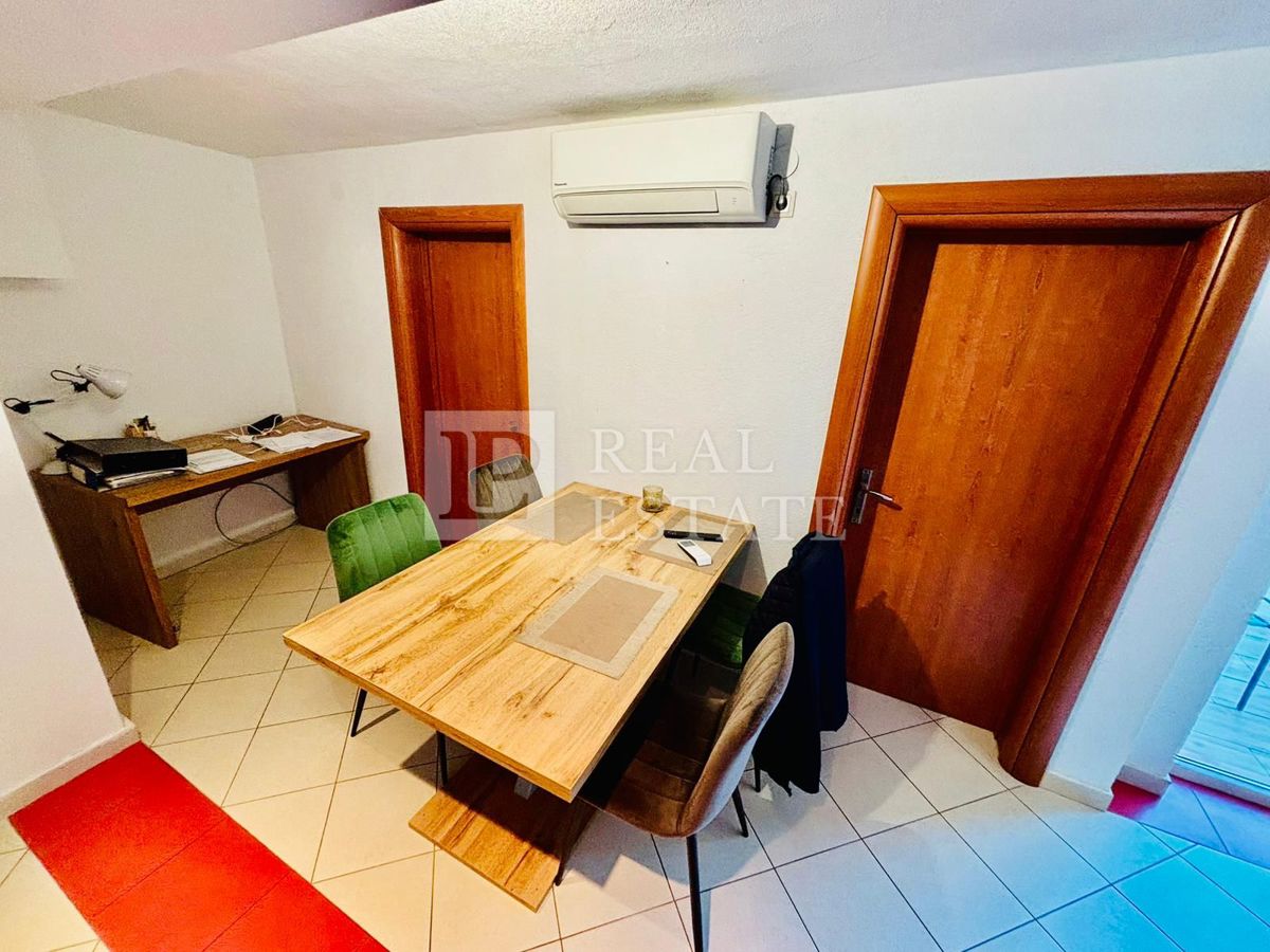 JADRANOVO - trisobno stanovanje s čudovito teraso