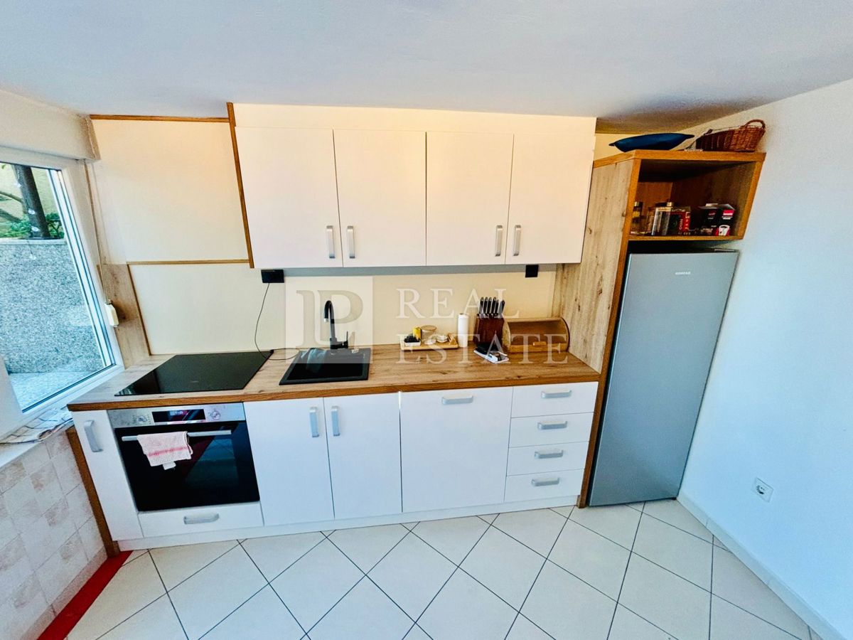 JADRANOVO - trisobno stanovanje s čudovito teraso