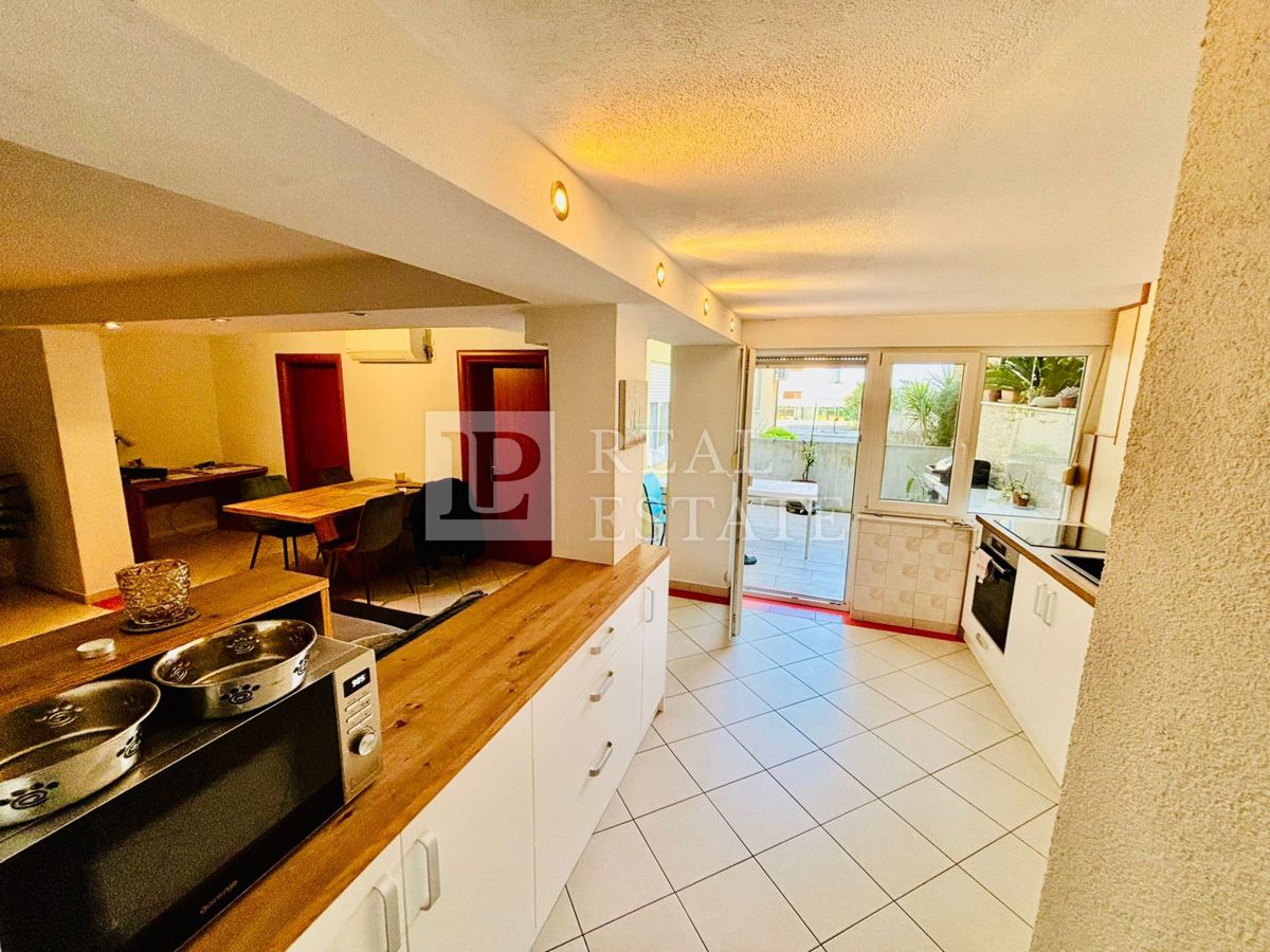 JADRANOVO - trisobno stanovanje s čudovito teraso