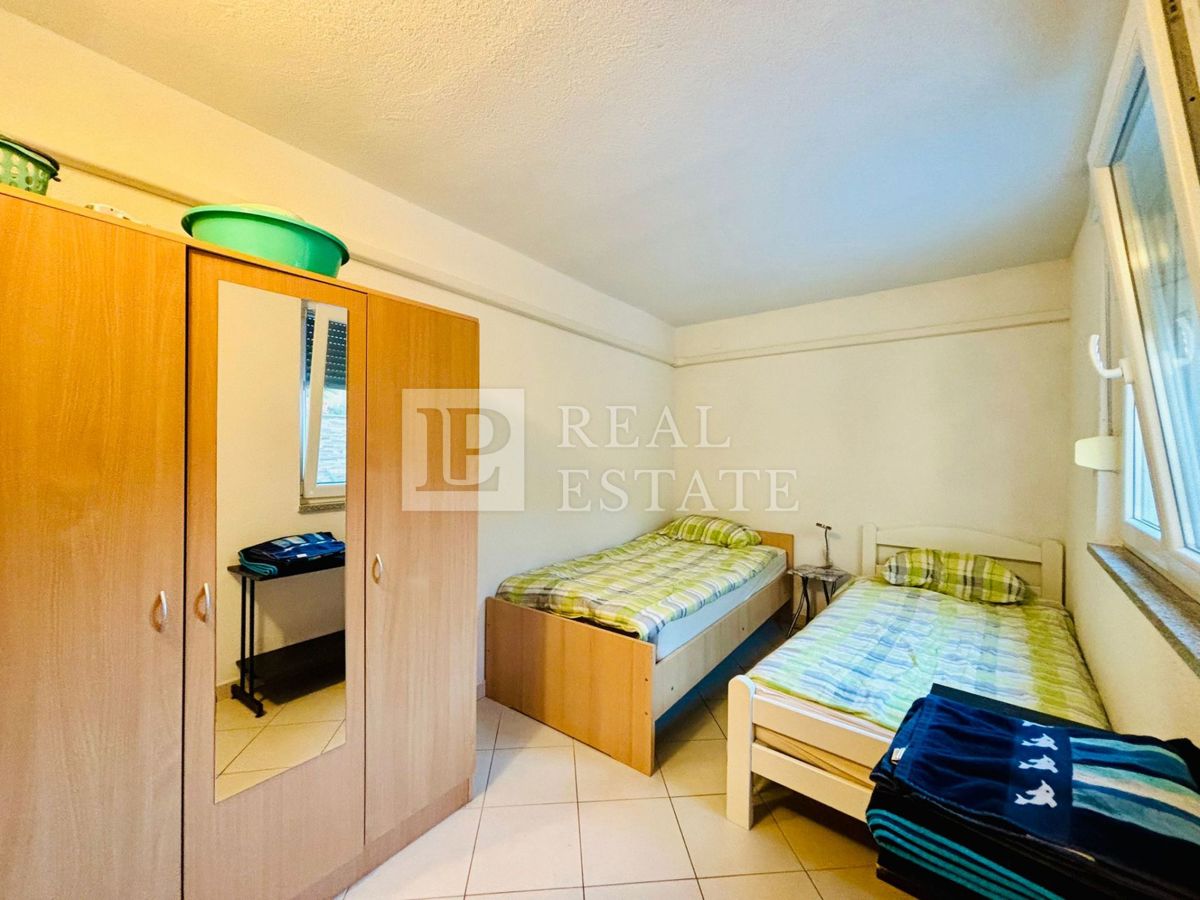 JADRANOVO - trisobno stanovanje s čudovito teraso