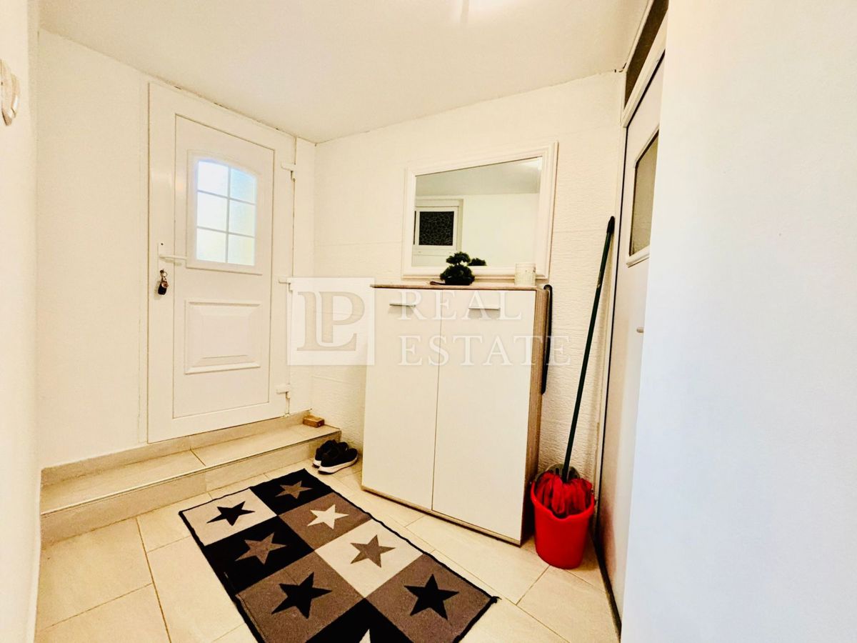 JADRANOVO - trisobno stanovanje s čudovito teraso