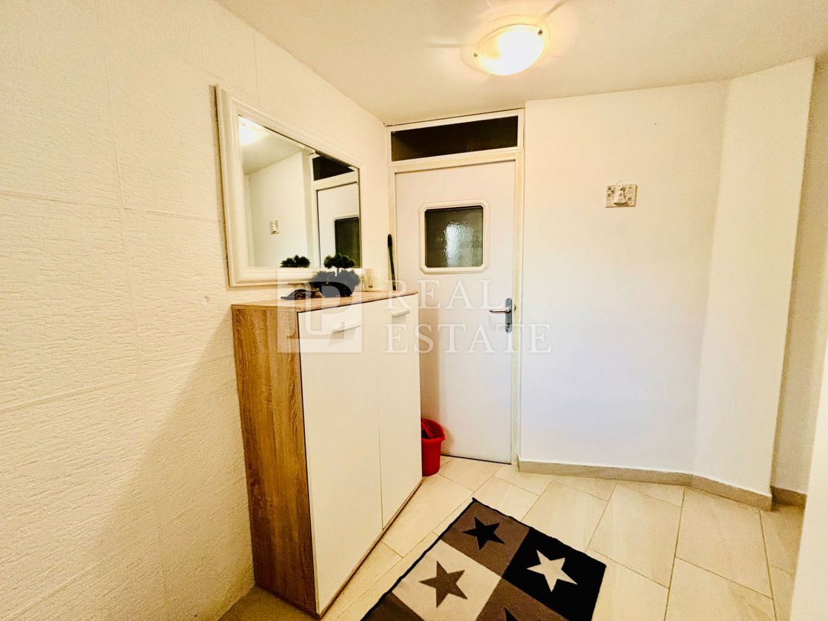 JADRANOVO - trisobno stanovanje s čudovito teraso