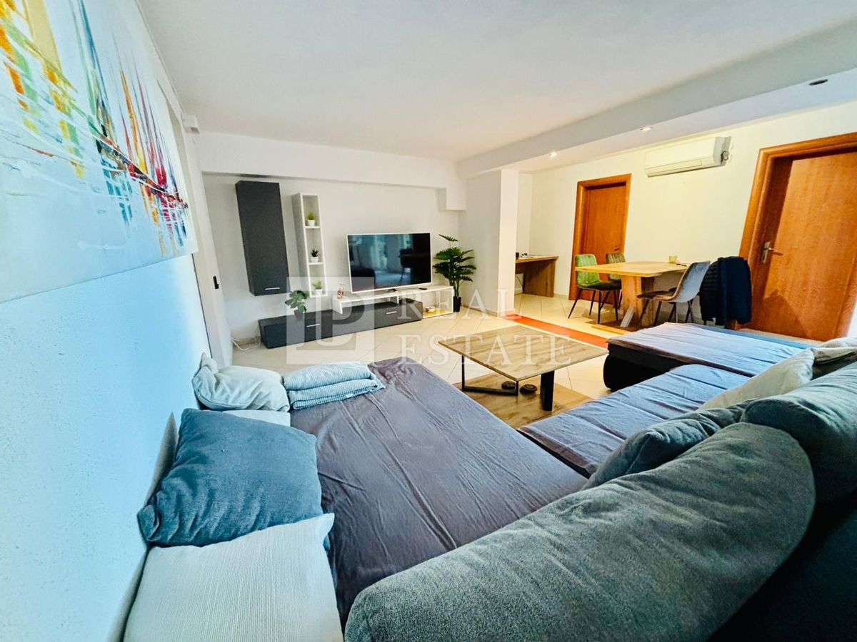 JADRANOVO - trisobno stanovanje s čudovito teraso