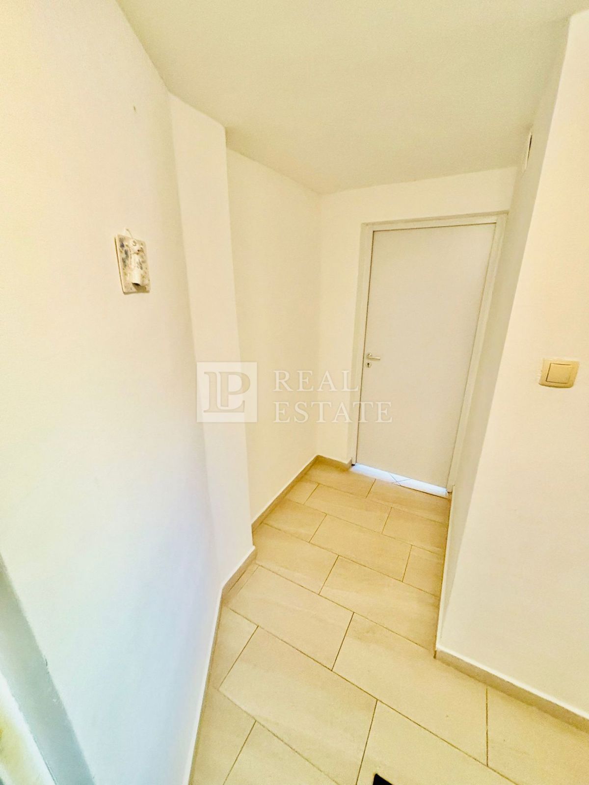 JADRANOVO - trisobno stanovanje s čudovito teraso