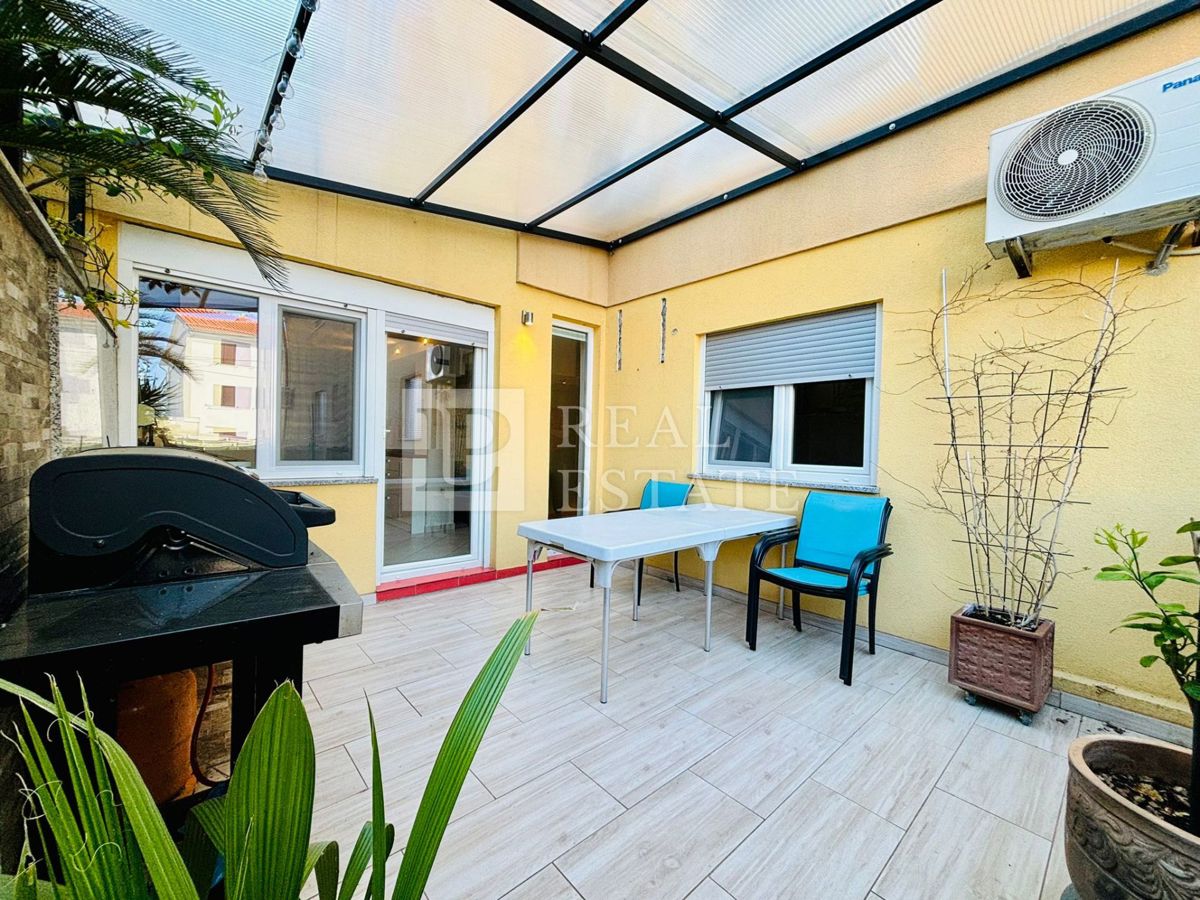 JADRANOVO - trisobno stanovanje s čudovito teraso