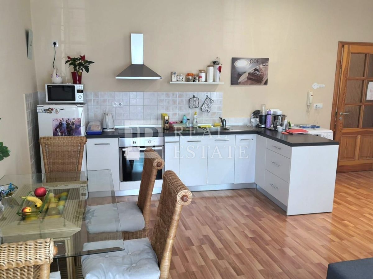 CRIKVENICA - dvosobno stanovanje v centru mesta