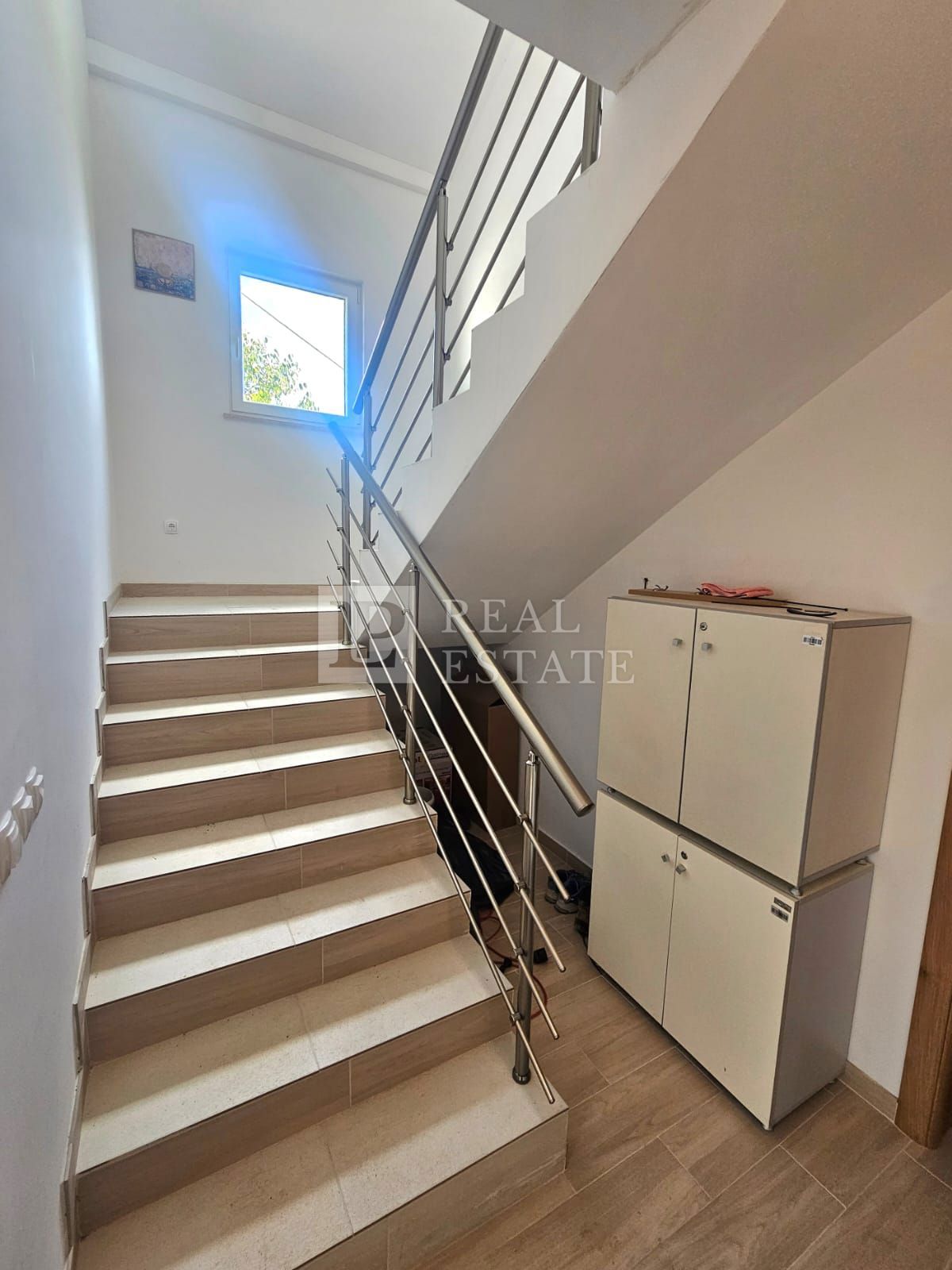 KRALJEVICA - EKSKLUZIVNA PRODAJA - prostorna hiša s 4 apartmaji 200 metrov od morja in centra