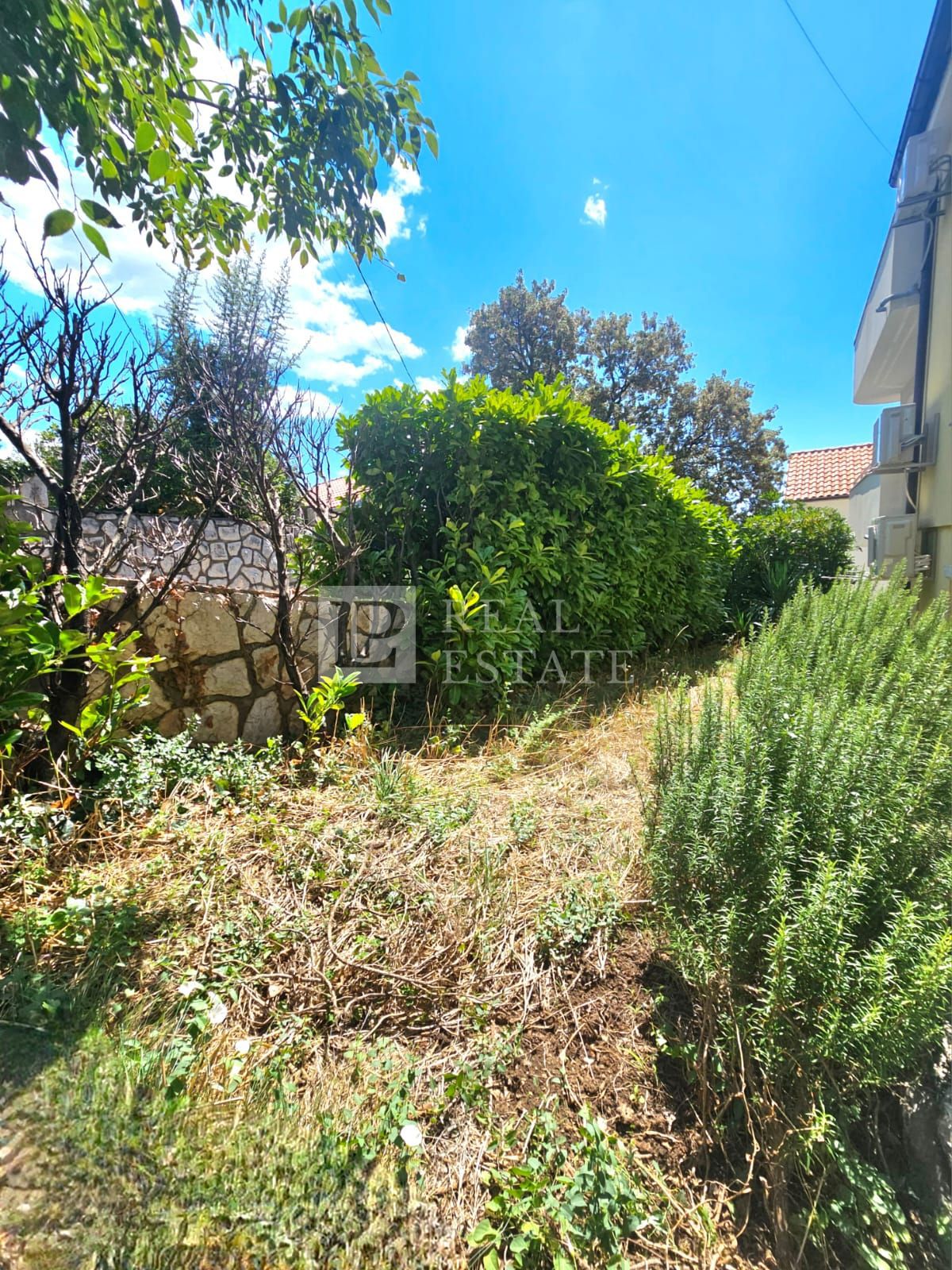 KRALJEVICA - EKSKLUZIVNA PRODAJA - prostorna hiša s 4 apartmaji 200 metrov od morja in centra