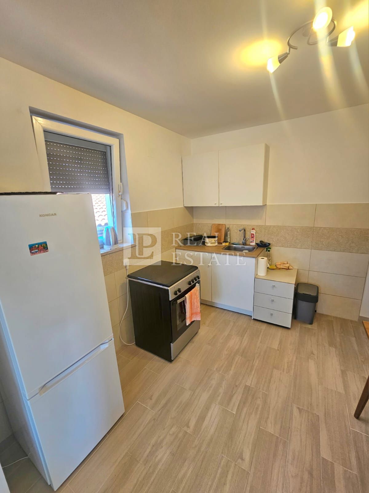 KRALJEVICA - EKSKLUZIVNA PRODAJA - prostorna hiša s 4 apartmaji 200 metrov od morja in centra