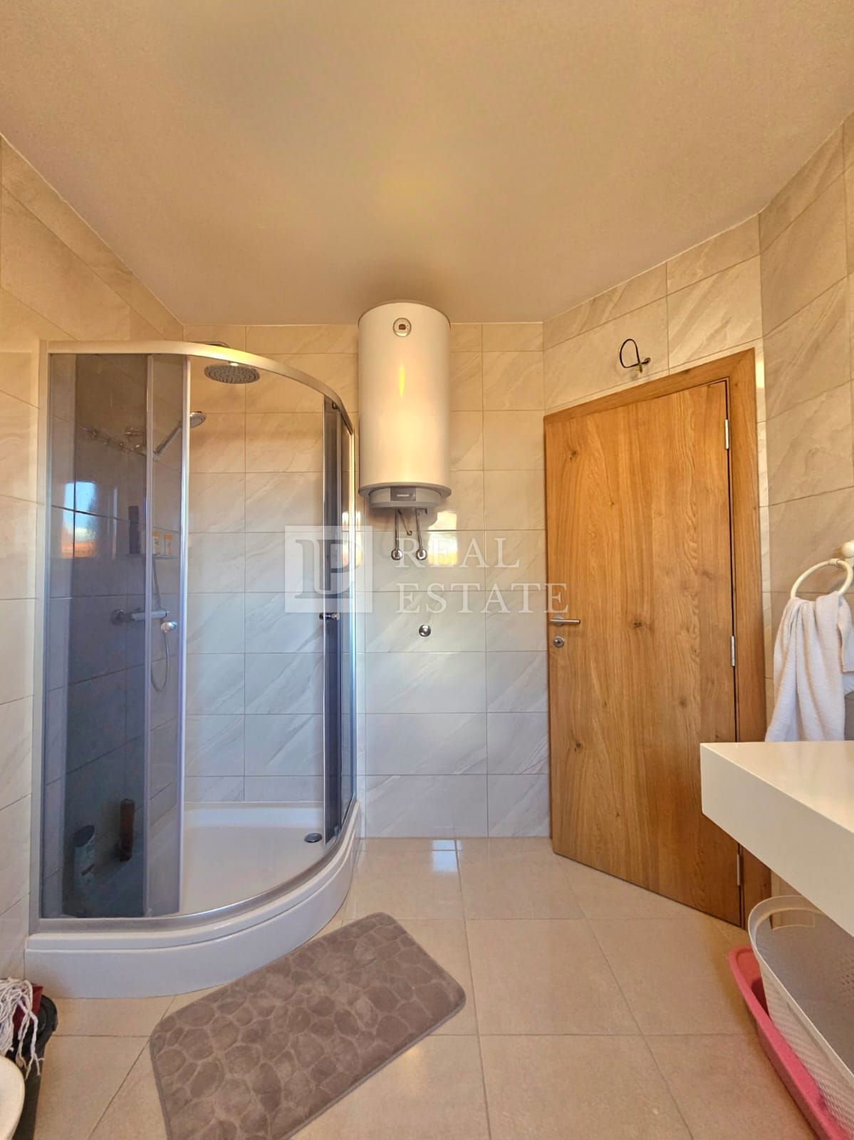 KRALJEVICA - EKSKLUZIVNA PRODAJA - prostorna hiša s 4 apartmaji 200 metrov od morja in centra