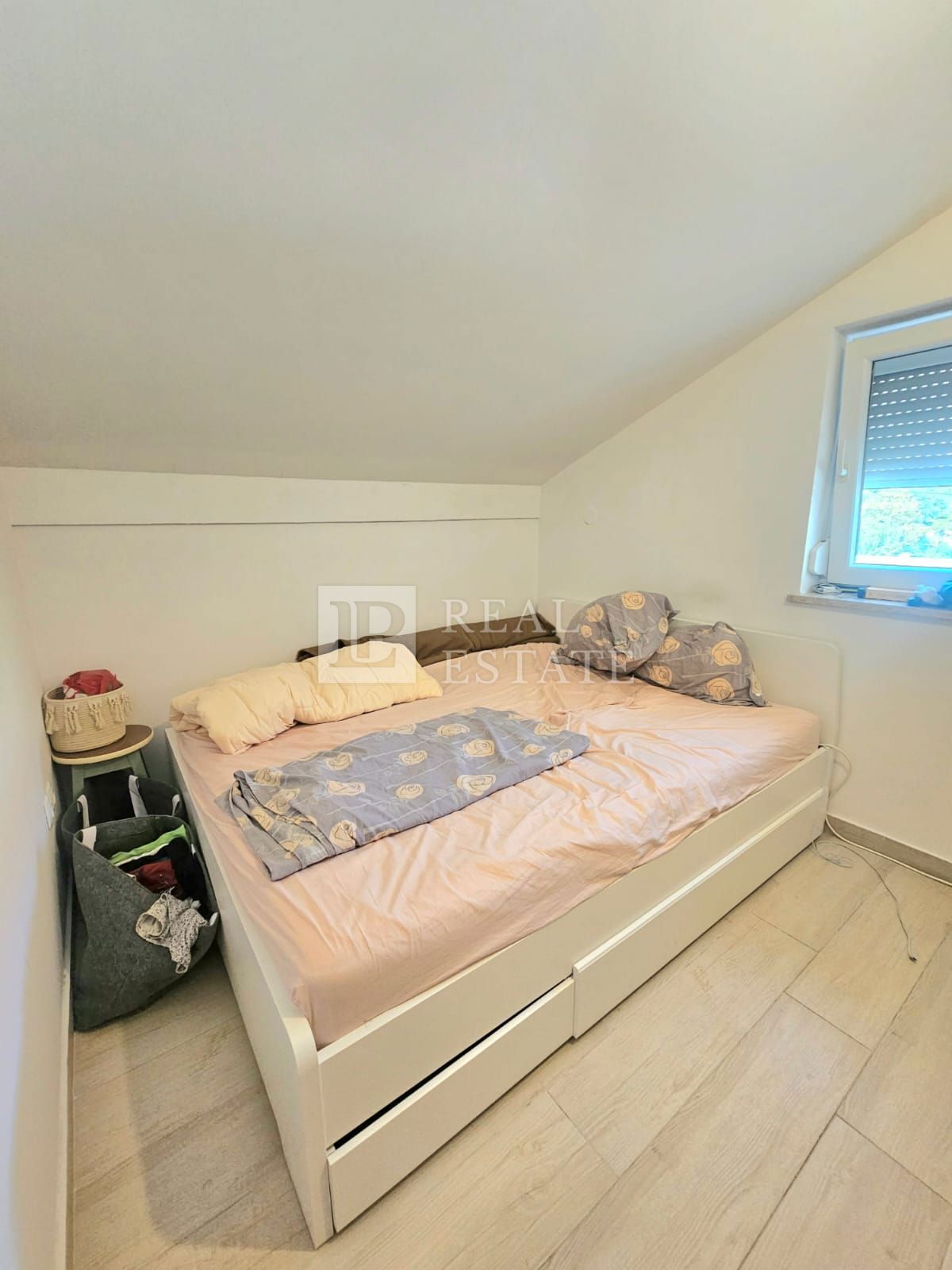 KRALJEVICA - EKSKLUZIVNA PRODAJA - prostorna hiša s 4 apartmaji 200 metrov od morja in centra